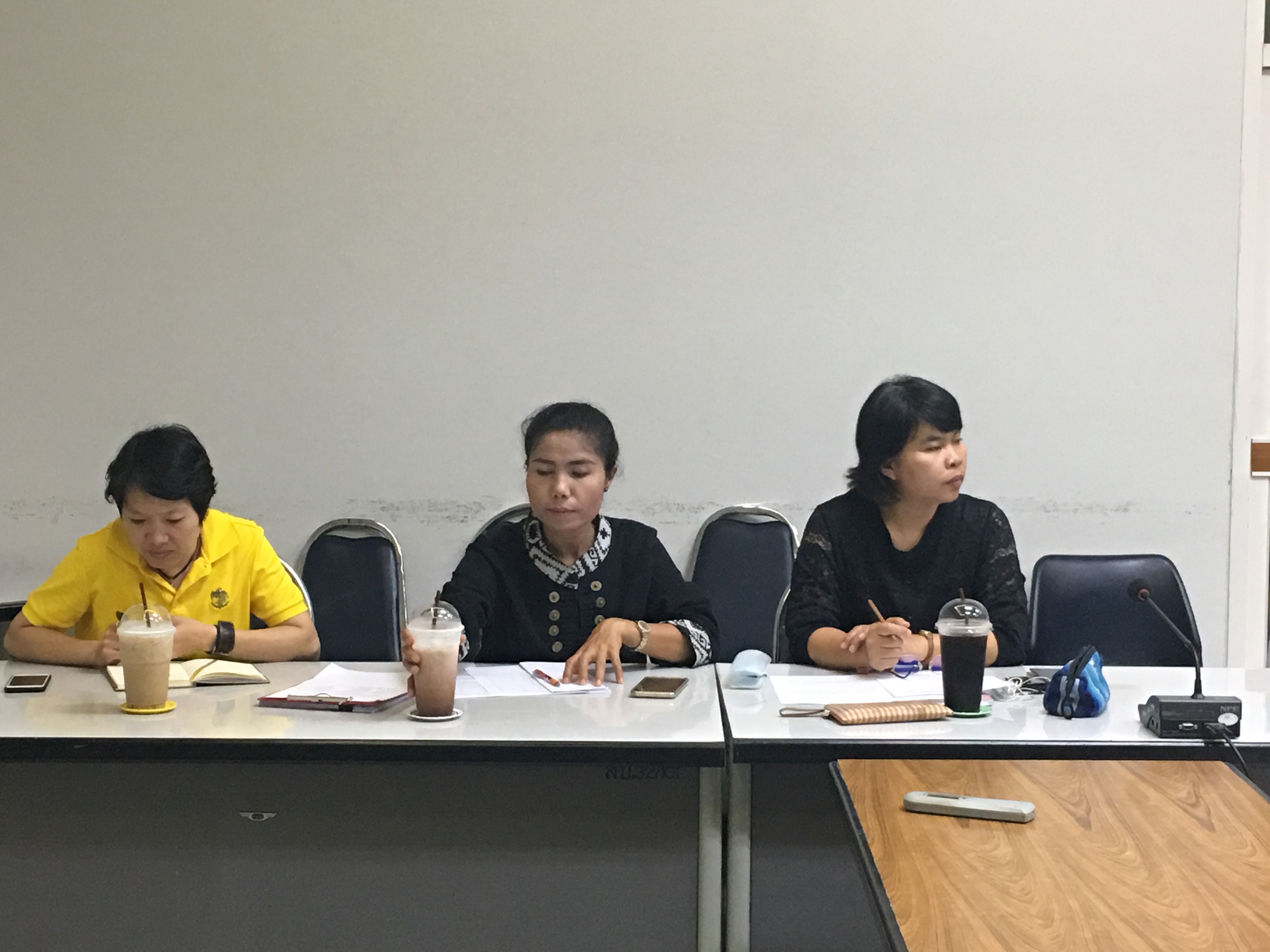 นครนายก…เมืองขุนด่าน >> 13 กันยายน  2561 เวลา 13.30 น. ห้องประชุมขุนด่าน ศาลากลางจังหวัดประชุมหารือการพัฒนาหมู่บ้าน ตามโครงการชุมชนท่องเที่ยว OTOP นวัตวิถีนครนายก ระดับจังหวัด นางสาวปาณี นาคะนาท รองผู้ว่าราชการจังหวัด เป็นประธานในการประชุมสรุปผลการดำเนินงานกิจกรรมตามโครงการ ฯ ไตรมาสที่ 4 โดยนายจำเริญ แหวนเพ็ชร พัฒนาการจังหวัด ได้สรุปผลการดำเนินในภาพรวมของทั้ง 20 หมู่บ้านเป้าหมาย ทั้งนี้มีผู้เข้าร่วมประชุม ประกอบด้วย หัวหน้ากลุ่มงาน/ฝ่าย พัฒนาการอำเภอ ผู้แทนหัวหน้าส่วนราชการที่เกี่ยวข้องจากสำนักงานคลังจังหวัด สำนักงานท่องเที่ยวและกีฬาจังหวัด สำนักงานจังหวัด มาร่วมหารือ แนะนำการดำเนินโครงการให้มีความถูกต้อง และสร้างแนวทางการทำงานสร้างสรรค์ชุมชนท่องเที่ยวในจังหวัดนครนายกให้มีความยั่งยืนต่อไป