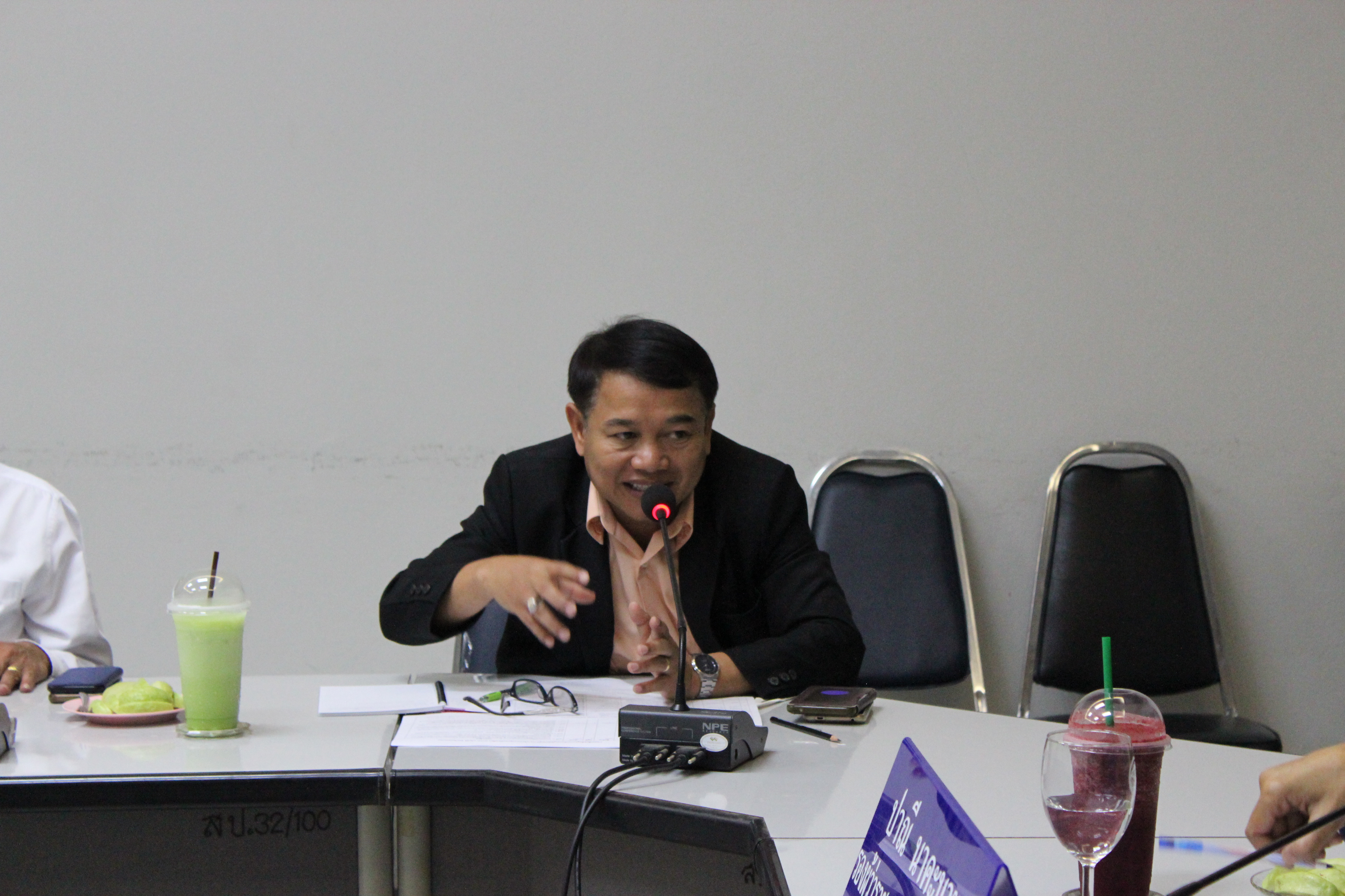 นครนายก…เมืองขุนด่าน >> 13 กันยายน  2561 เวลา 13.30 น. ห้องประชุมขุนด่าน ศาลากลางจังหวัดประชุมหารือการพัฒนาหมู่บ้าน ตามโครงการชุมชนท่องเที่ยว OTOP นวัตวิถีนครนายก ระดับจังหวัด นางสาวปาณี นาคะนาท รองผู้ว่าราชการจังหวัด เป็นประธานในการประชุมสรุปผลการดำเนินงานกิจกรรมตามโครงการ ฯ ไตรมาสที่ 4 โดยนายจำเริญ แหวนเพ็ชร พัฒนาการจังหวัด ได้สรุปผลการดำเนินในภาพรวมของทั้ง 20 หมู่บ้านเป้าหมาย ทั้งนี้มีผู้เข้าร่วมประชุม ประกอบด้วย หัวหน้ากลุ่มงาน/ฝ่าย พัฒนาการอำเภอ ผู้แทนหัวหน้าส่วนราชการที่เกี่ยวข้องจากสำนักงานคลังจังหวัด สำนักงานท่องเที่ยวและกีฬาจังหวัด สำนักงานจังหวัด มาร่วมหารือ แนะนำการดำเนินโครงการให้มีความถูกต้อง และสร้างแนวทางการทำงานสร้างสรรค์ชุมชนท่องเที่ยวในจังหวัดนครนายกให้มีความยั่งยืนต่อไป