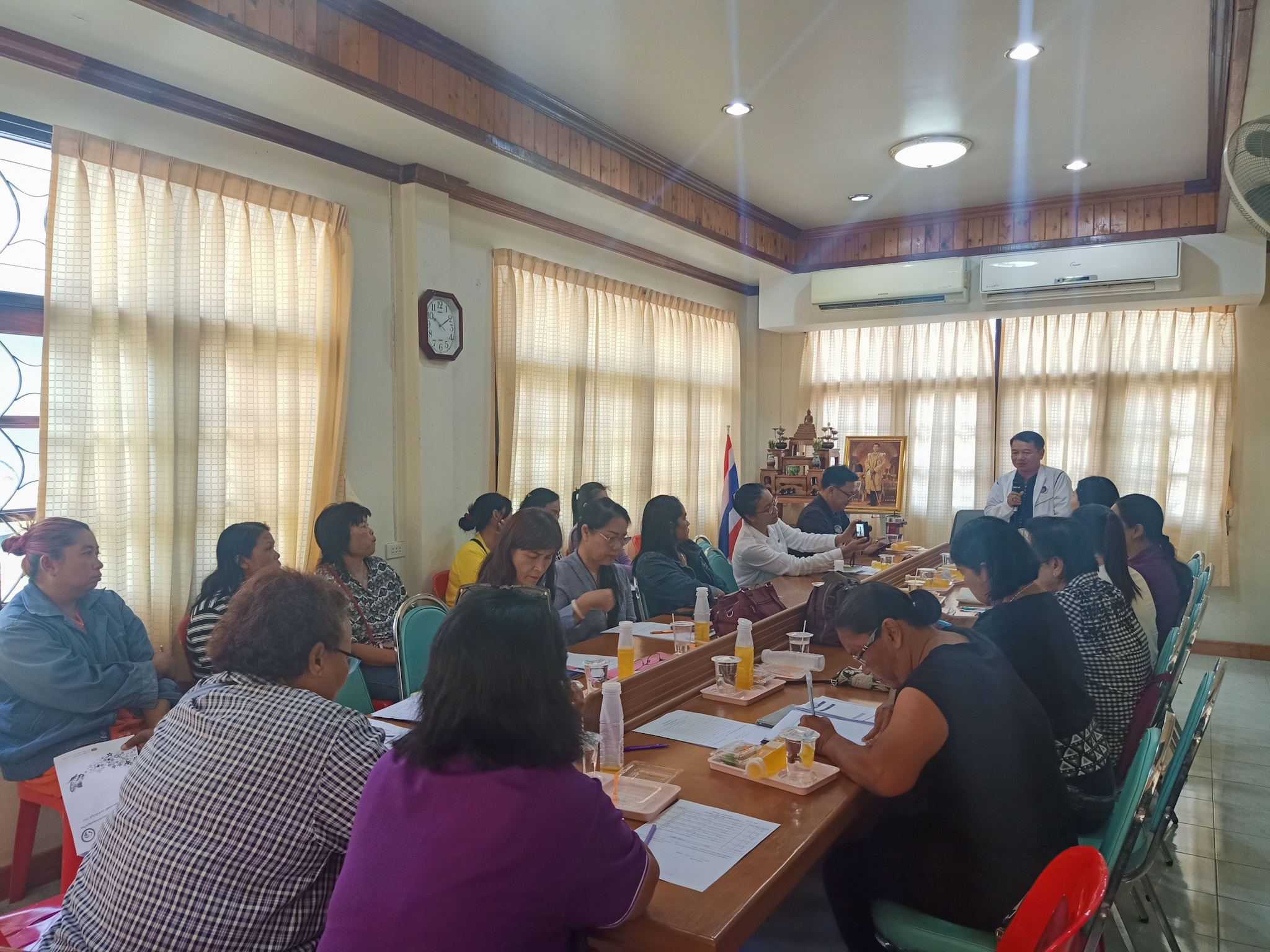 พบปะพูดคุย ให้แนวทางในการ ขับเคลื่อนกองทุนพัฒนาบทบาทสตรี อำเภอบ้านนา