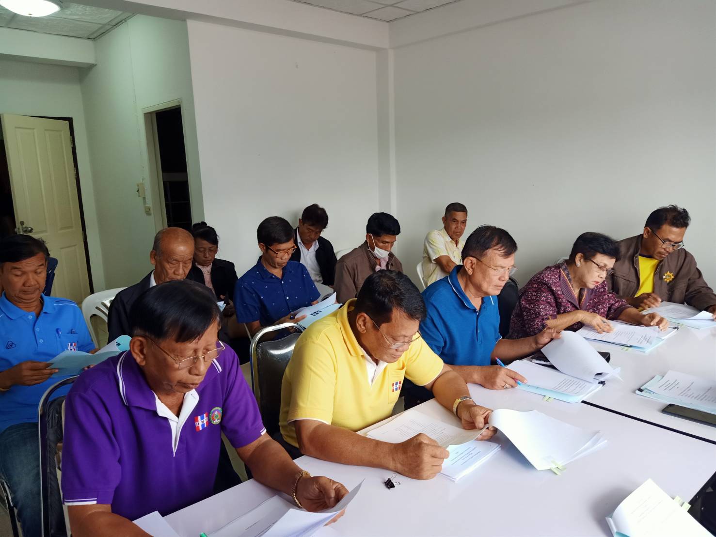 ร่วมพบปะพูดคุย และมอบแนวทางการดำเนินงานกับคณะกรรมการเครือข่าย กองทุนหมู่บ้านและชุมชนเมือง