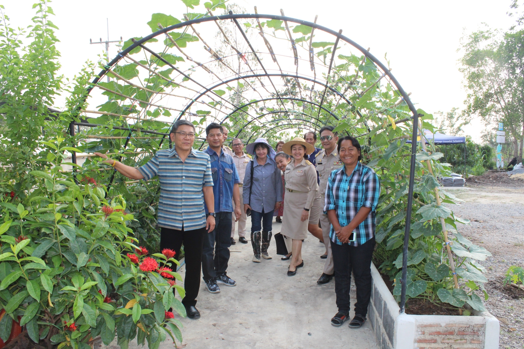 นายอาจณรงค์ สัตยพานิช ผู้ตรวจราชการกรมการพัฒนาชุมชน เขตตรวจกลุ่มจังหวัดภาคตะวันออก ๒  มาตรวจราชการ ส่งมอบนโยบายจาก อพช. สู่การปฏิบัติ