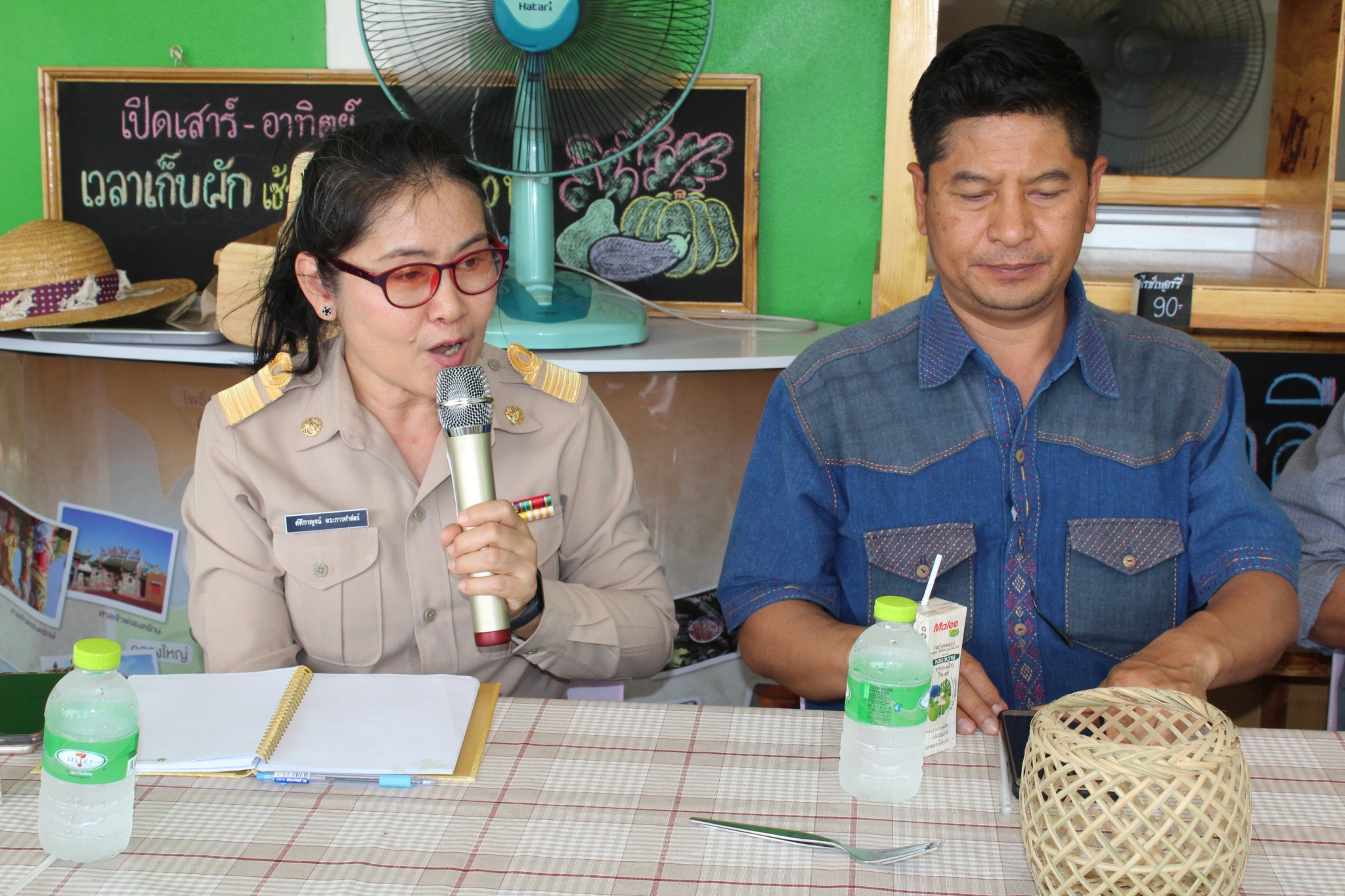 นายอาจณรงค์ สัตยพานิช ผู้ตรวจราชการกรมการพัฒนาชุมชน เขตตรวจกลุ่มจังหวัดภาคตะวันออก ๒  มาตรวจราชการ ส่งมอบนโยบายจาก อพช. สู่การปฏิบัติ