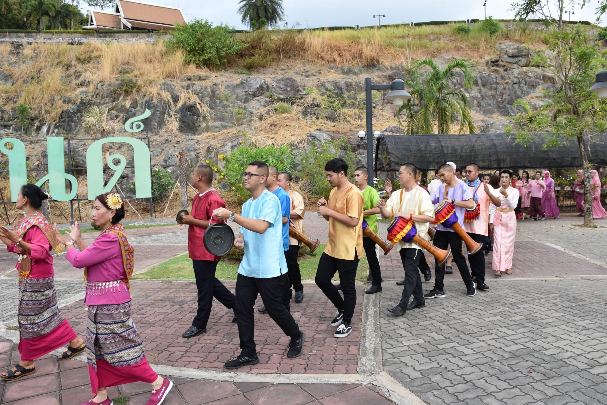 จังหวัดนครนายกพร้อมใจ แต่งกายผ้าไทยร่วมงาน “รักษ์ผ้าไทย รักนิรันดร์ @เขื่อนขุนด่านปราการชล”