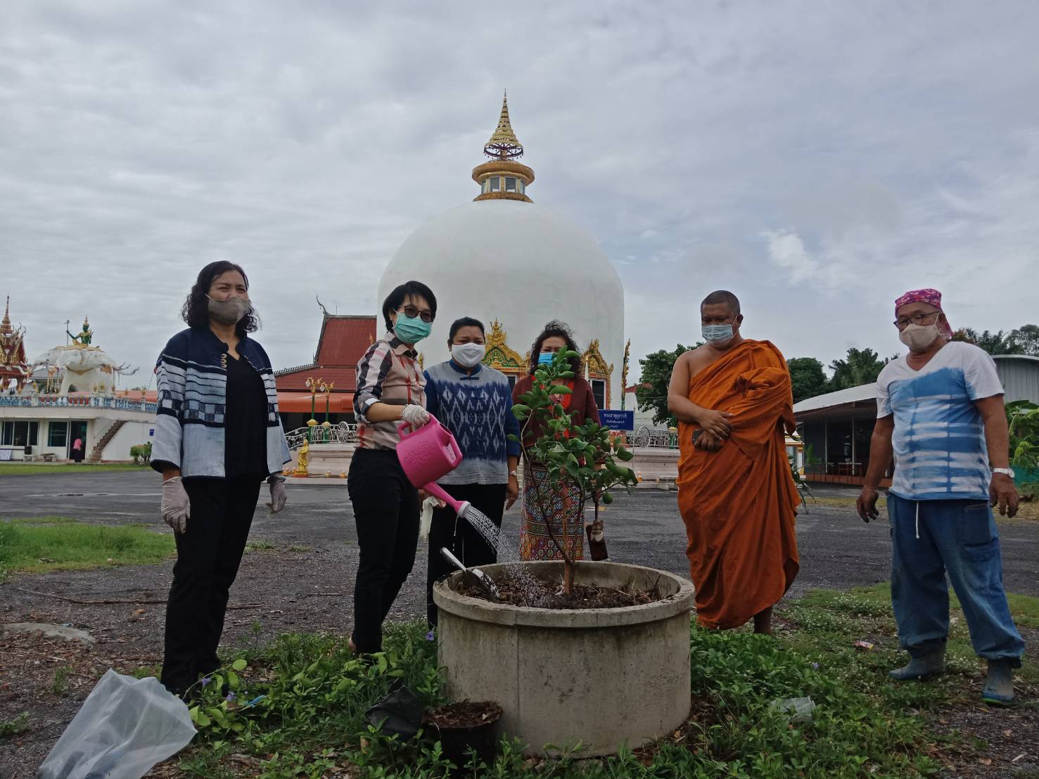 พอ.ปากพลี จัดกิจกรรมปลูกผักสวนครัวจากวัดสู่ชุมชน ตามหลัก “บวร”
