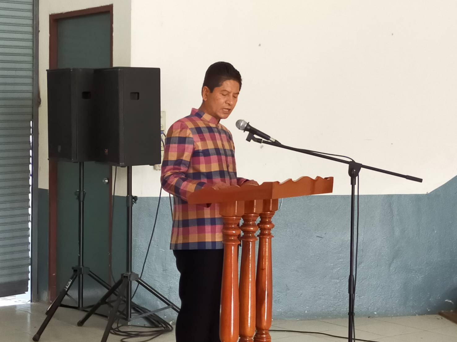 สำนักงานพัฒนาชุมชนจังหวัดนครนายกบูรณาการร่วมกับ กอ.รมน.นย. มอบถุงยังชีพครัวเรือนยากจน