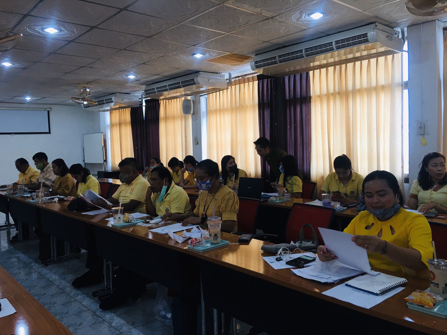 ??ประชุมหัวหน้ากลุ่มงาน หัวหน้าฝ่าย พัฒนาการอำเภอ นักวิชาการพัฒนาชุมชน และเจ้าหน้าที่สำนักงานพัฒนาชุมชนจังหวัดนครนายก ครั้งที่ 4/2563