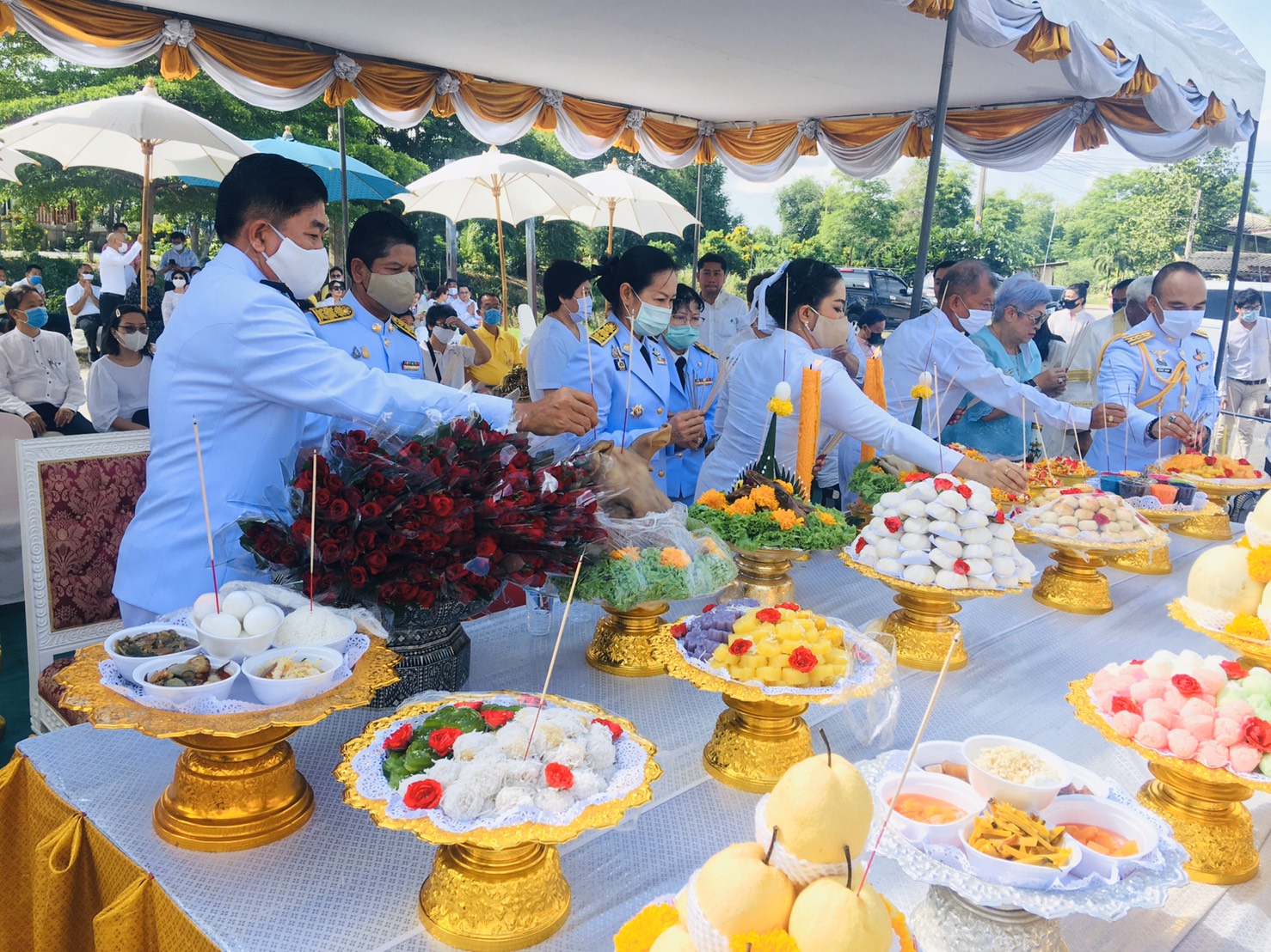 >>พิธีอัญเชิญเทียนพรรษาพระราชทาน ทูลกระหม่อมหญิงอุบลรัตนราชกัญญา สิริวัฒนาพรรณวดี  >>วันศุกร์ที่ 10 กรกฎาคม 2563 เวลา 08.00 น. นายเสฏฐชัย ยุทธเศรษฐสิริ พัฒนาการจังหวัดนครนายก เข้าร่วมพิธีบวงสรวงพระนเรศวร เพื่ออัญเชิญพัดรองพระราชทาน -เทียนพรรษาพระราชทาน ณ วัดพรหมมหาจุฬามณี ตำบลดอนยอ อำเภอเมืองฯ จังหวัดนครนายก   กลุ่มงานสารสนเทศการพัฒนาชุมชน รายงานข่าว