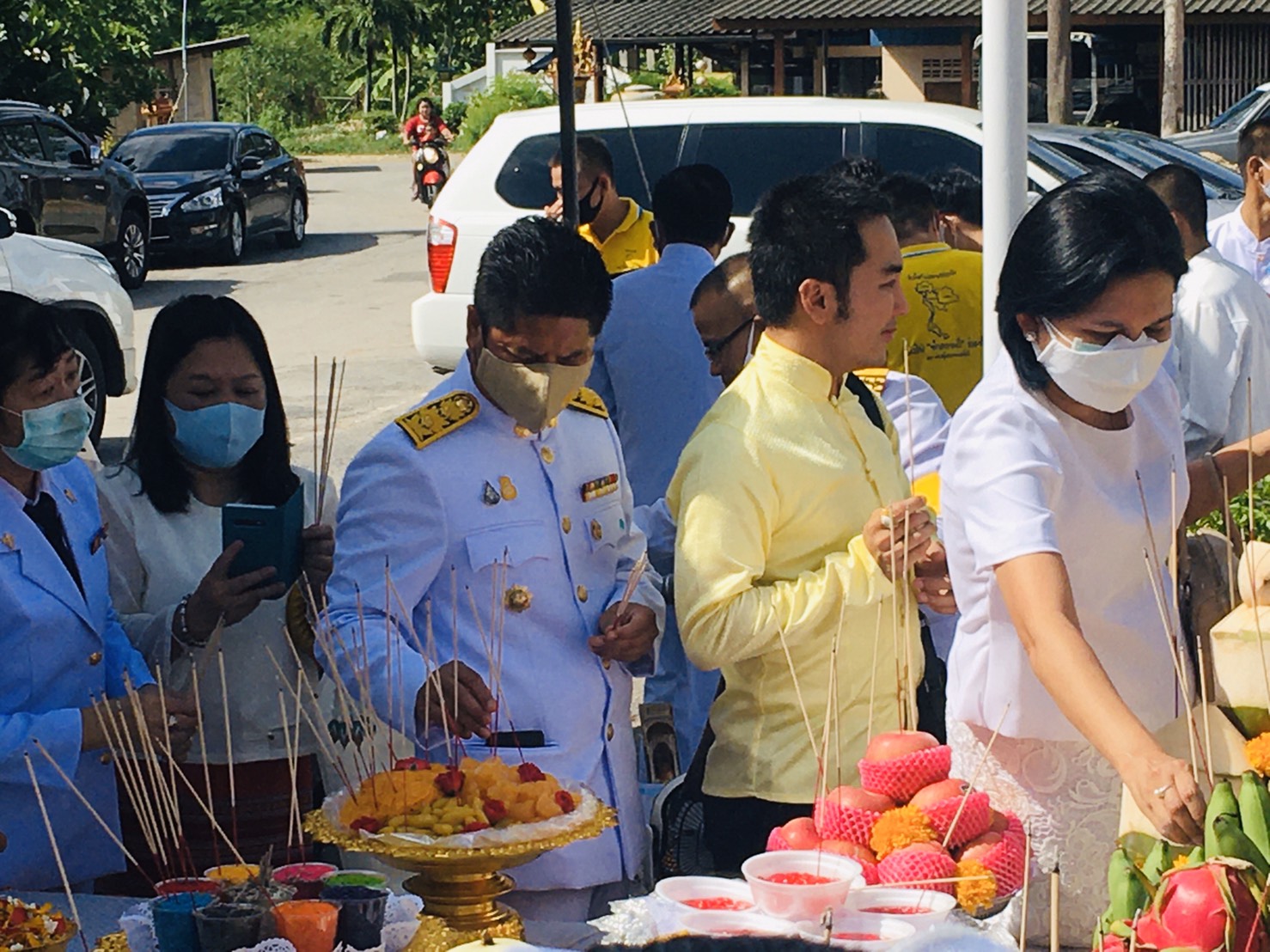 >>พิธีอัญเชิญเทียนพรรษาพระราชทาน ทูลกระหม่อมหญิงอุบลรัตนราชกัญญา สิริวัฒนาพรรณวดี  >>วันศุกร์ที่ 10 กรกฎาคม 2563 เวลา 08.00 น. นายเสฏฐชัย ยุทธเศรษฐสิริ พัฒนาการจังหวัดนครนายก เข้าร่วมพิธีบวงสรวงพระนเรศวร เพื่ออัญเชิญพัดรองพระราชทาน -เทียนพรรษาพระราชทาน ณ วัดพรหมมหาจุฬามณี ตำบลดอนยอ อำเภอเมืองฯ จังหวัดนครนายก   กลุ่มงานสารสนเทศการพัฒนาชุมชน รายงานข่าว