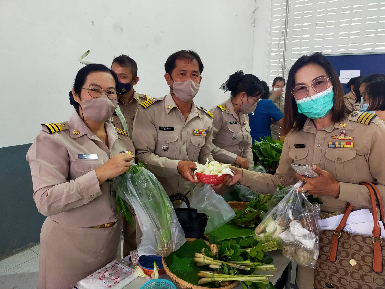 “การจัดกิจกรรมตลาดสีเขียว “Pakphli Green Market”