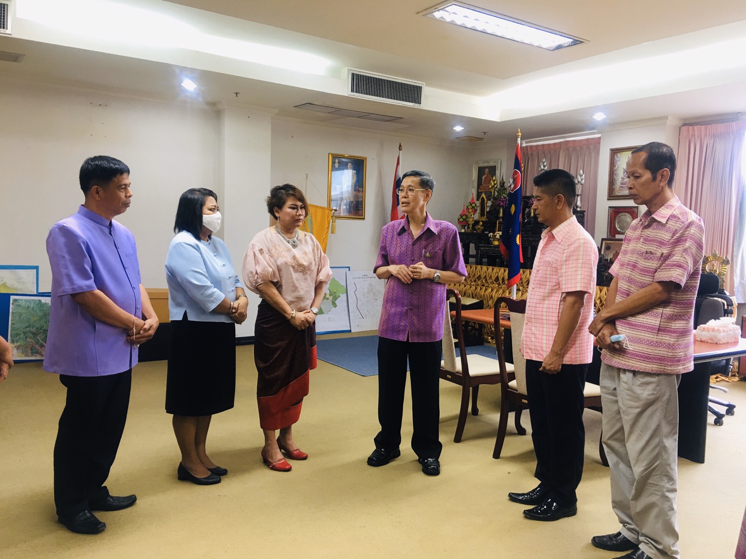 พัฒนาการจังหวัดและทีมงานพัฒนาชุมชน เข้าพบผู้ว่าราชการจังหวัดนครนายก เพื่อรับนโยบายงานพัฒนาชุมชน