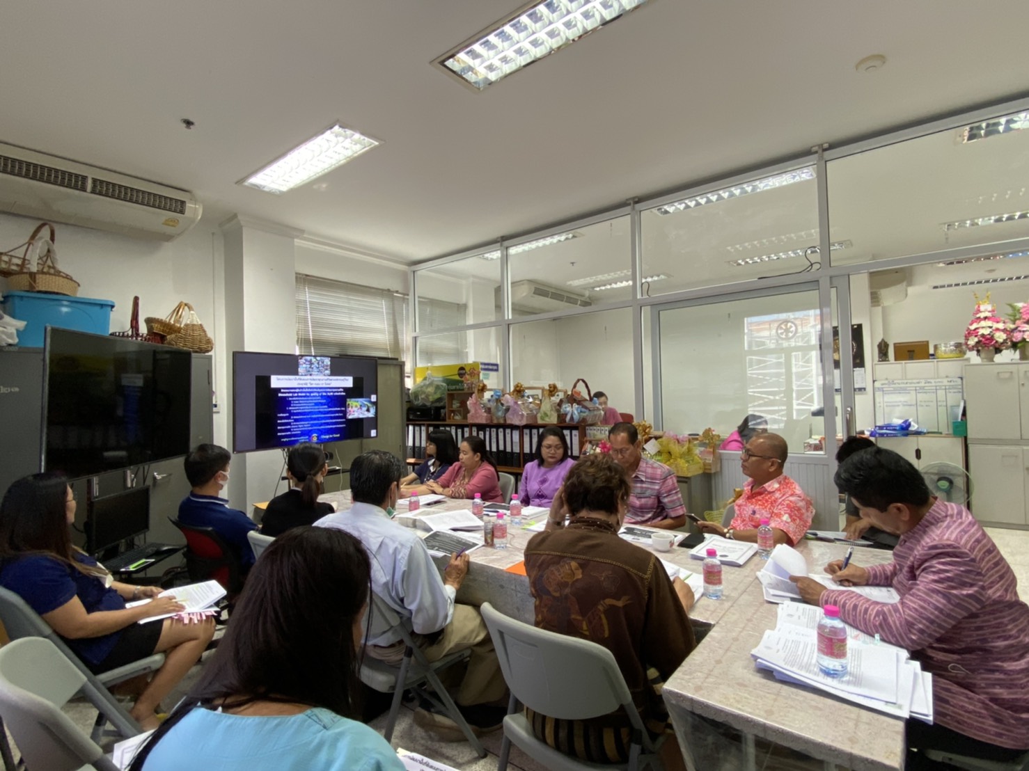 แนวทางการคัดเลือกบุคคลเพื่อจัดจ้างเป็นลูกจ้างเหมาบริการปฏิบัติภารกิจตามโครงการพัฒนาพื้นที่ต้นแบบการพัฒนาคุณภาพชีวิตตามหลักทฤษฎีใหม่ประยุกต์สู่ “โคกหนองนาโมเดล”