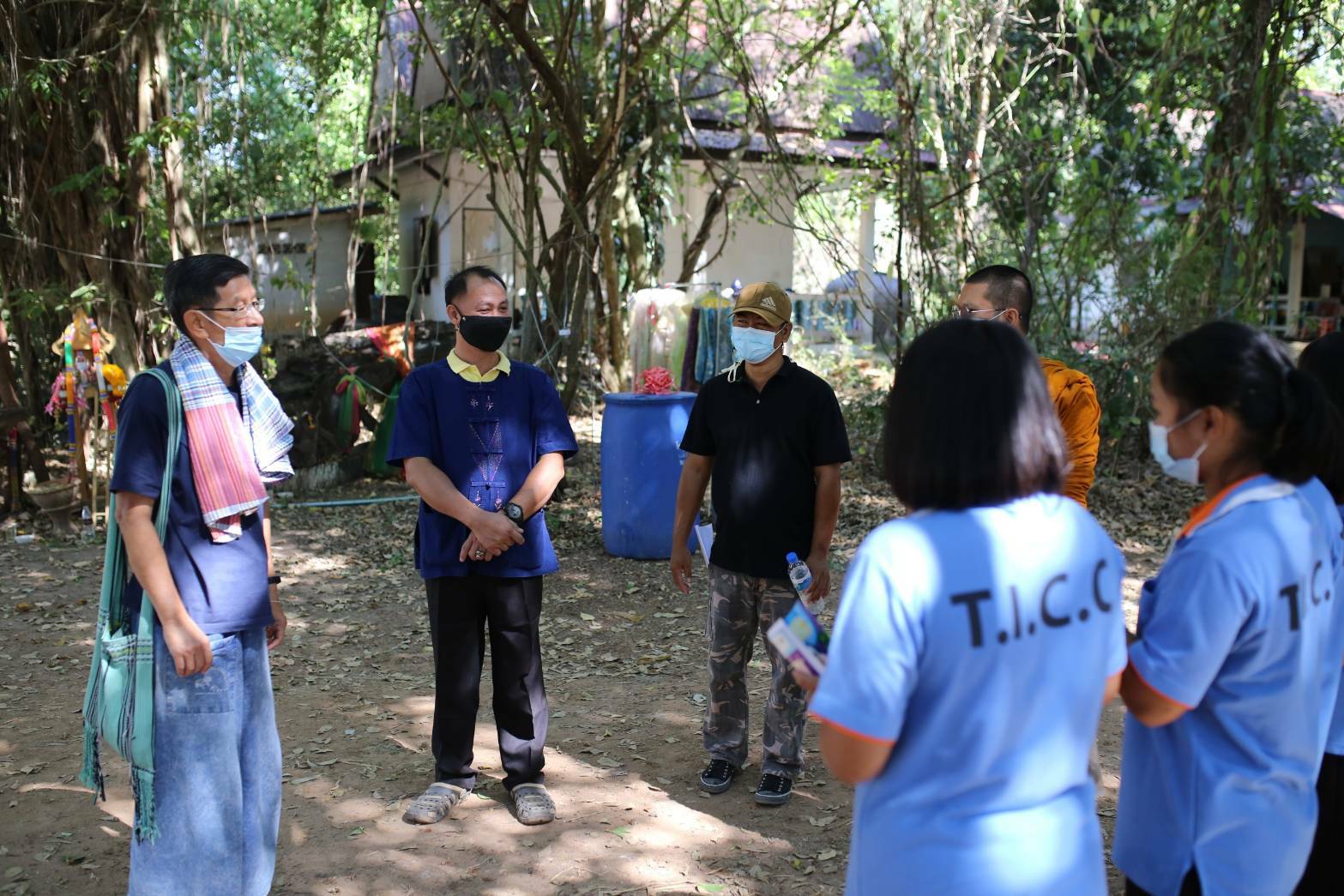 ผู้ว่าราชการจังหวัดนครนายก นำทีมส่วนราชการ วัด ผู้นำชุมชน และประชาชน น้อมนำหลักปรัชญาเศรษฐกิจพอเพียงตามหลักทฤษฎีใหม่ประยุกต์สู่ โคก หนอง นา โมเดล ตามหลัก “บวร” ณ วัดดงละคร หมู่ที่ 4  ต.ดงละคร อ.เมืองนครนายก จ.นครนายก