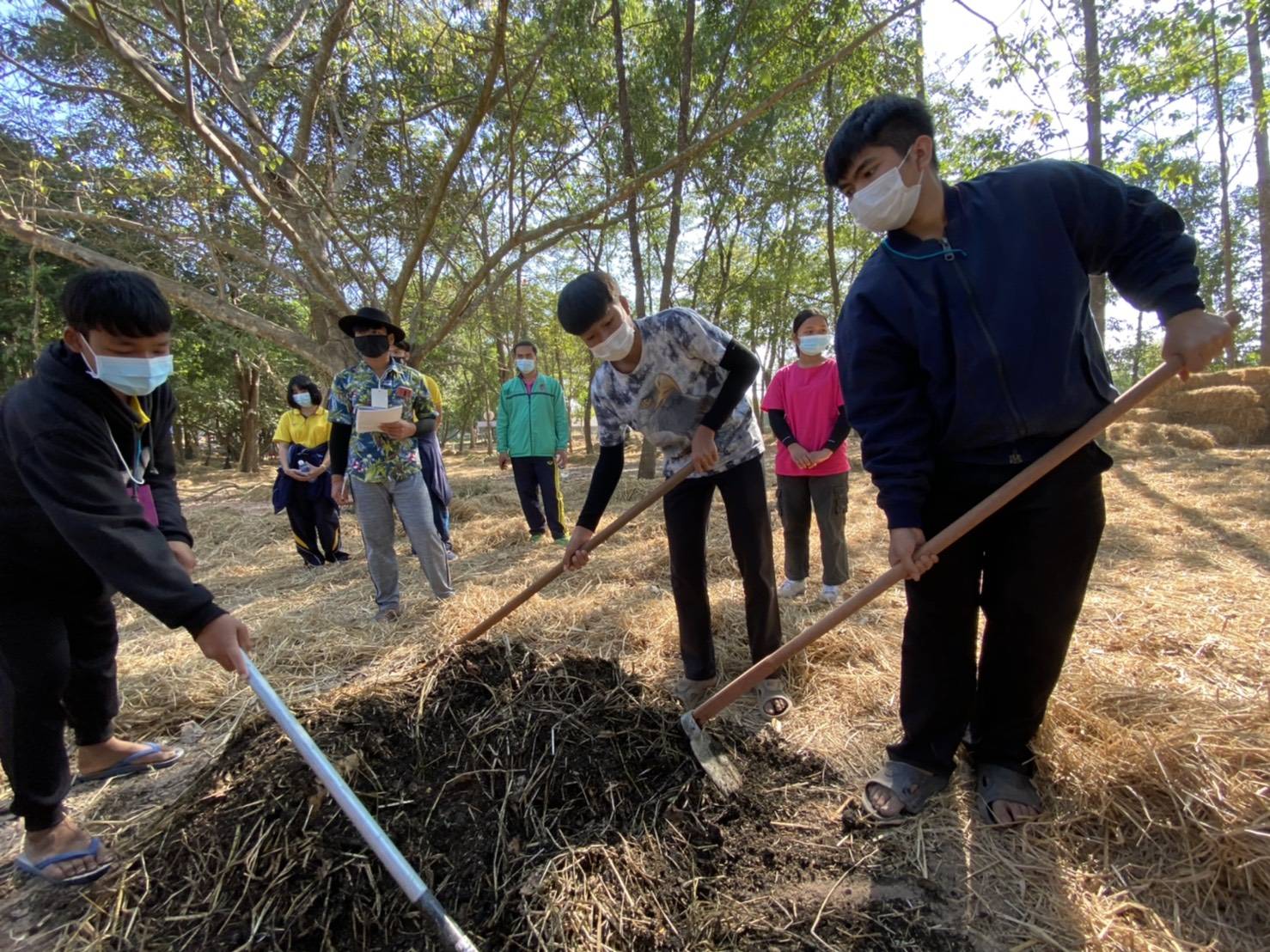 โครงการพัฒนาพื้นที่ต้นแบบการพัฒนาคุณภาพชีวิตตามหลักทฤษฎีใหม่ ประยุกต์สู่ “โคก หนอง นา โมเดล”  ณ วัดดงละคร  ตำบล ดงละคร อำเภอเมืองนครนายก จังหวัดนครนายก