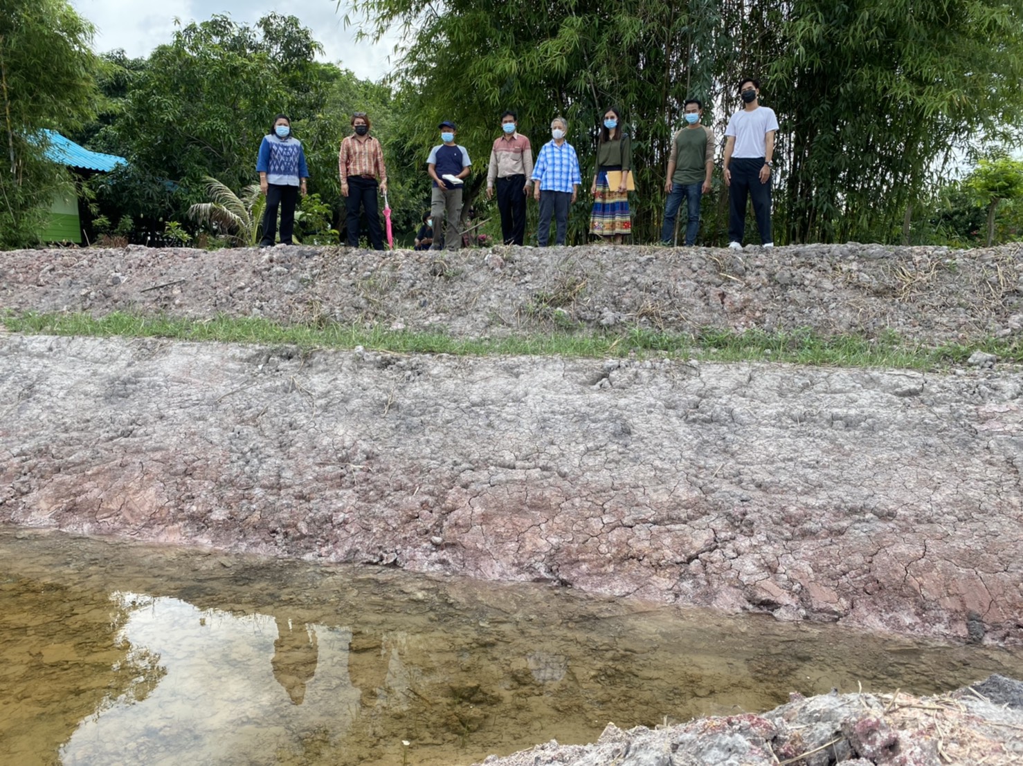 พัฒนาชุมชนจังหวัดนครนายก จัดทีมลงพื้นที่ติดตามความก้าวหน้าและสนับสนุนการดำเนินโครงการพัฒนาพื้นที่ต้นแบบการพัฒนาคุณภาพชีวิตตามหลักทฤษฎีใหม่ ประยุกต์สู่ “โคก หนอง นา โมเดล” จังหวัดนครนายก