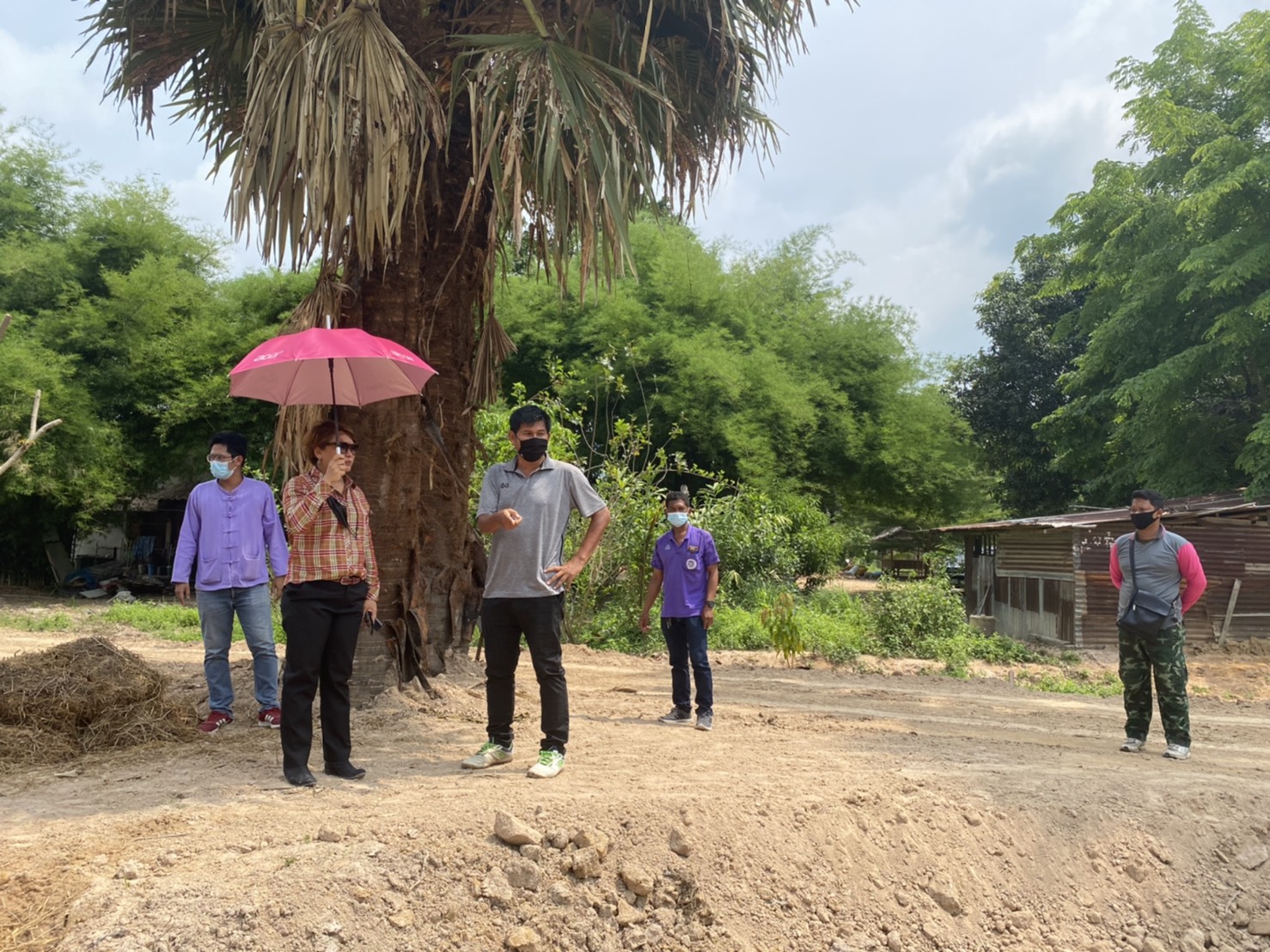 พัฒนาชุมชนจังหวัดนครนายก จัดทีมลงพื้นที่ติดตามความก้าวหน้าและสนับสนุนการดำเนินโครงการพัฒนาพื้นที่ต้นแบบการพัฒนาคุณภาพชีวิตตามหลักทฤษฎีใหม่ ประยุกต์สู่ “โคก หนอง นา โมเดล” จังหวัดนครนายก