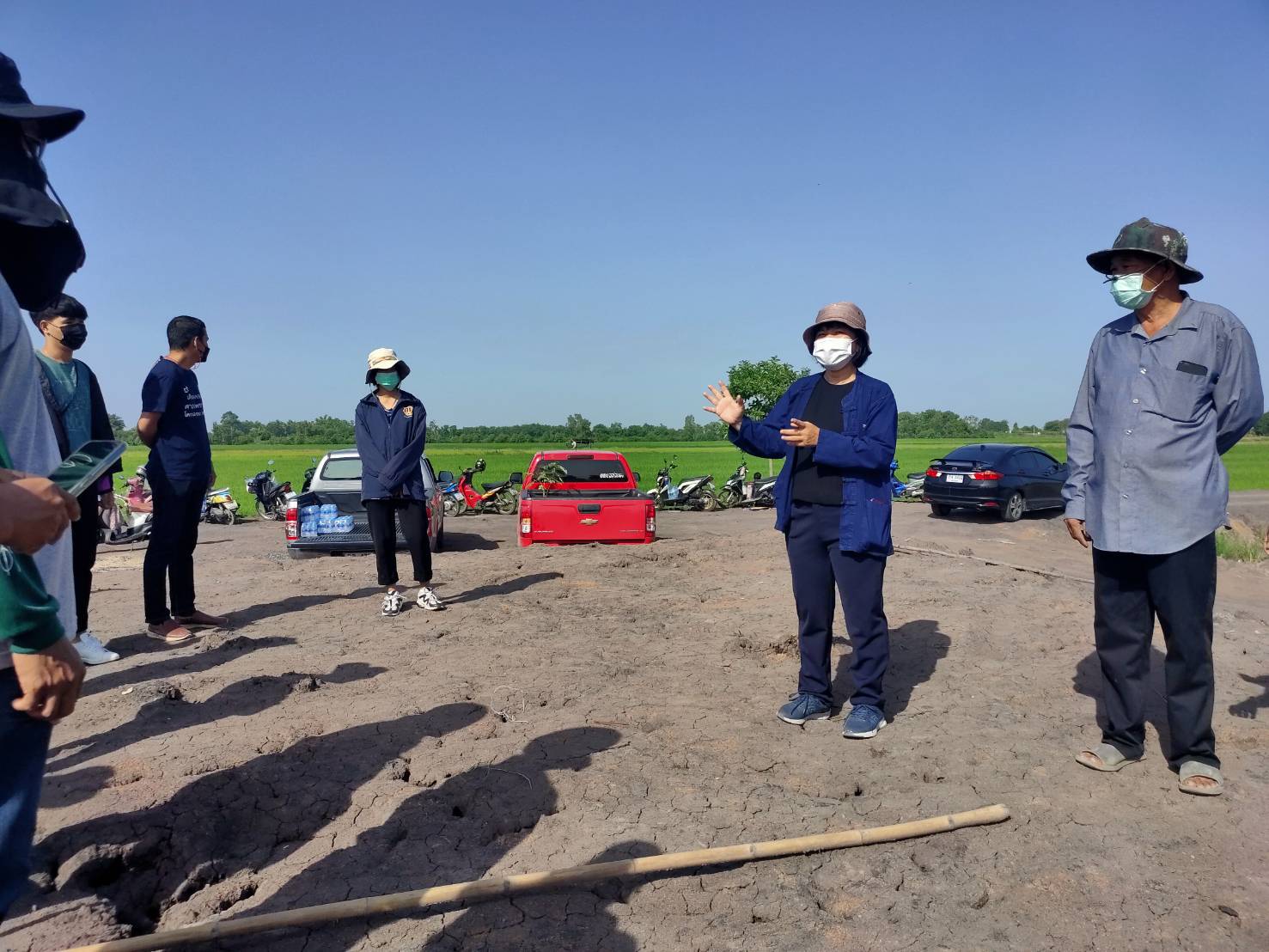 พช.เมืองนครนายก เปิดกิจกรรมเรียนรู้ “เอามื้อสามัคคี…แปลงแรก” ที่บ้านโรงหิน ตำบลท่าทราย