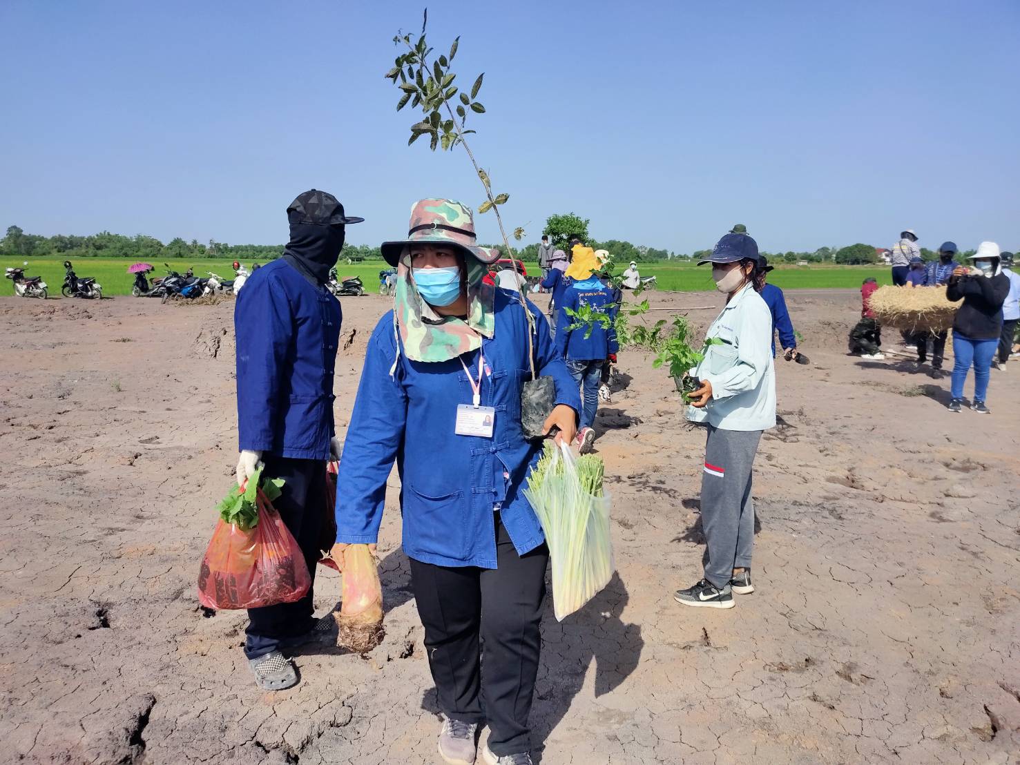 พช.เมืองนครนายก เปิดกิจกรรมเรียนรู้ “เอามื้อสามัคคี…แปลงแรก” ที่บ้านโรงหิน ตำบลท่าทราย