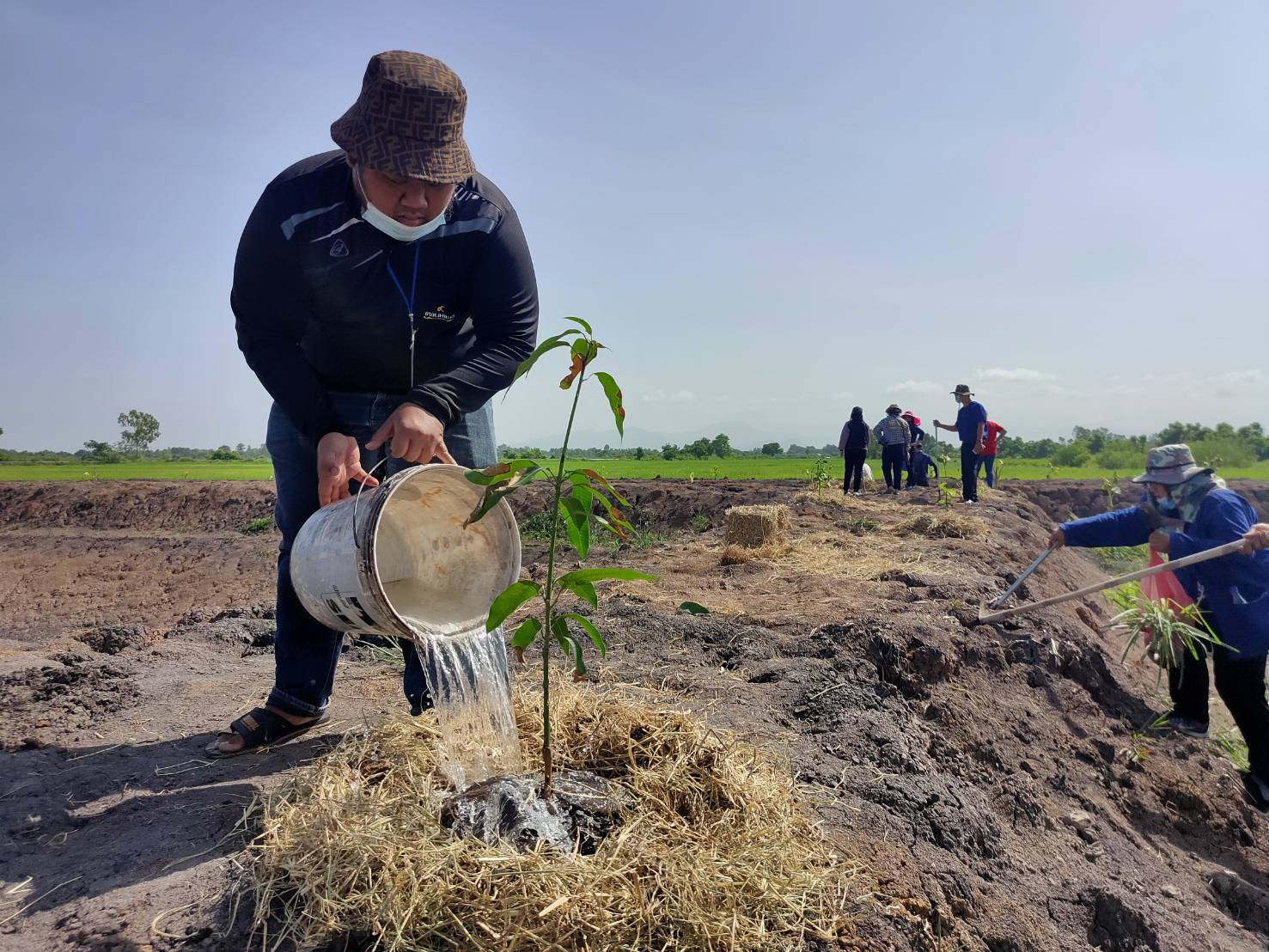 พช.เมืองนครนายก เปิดกิจกรรมเรียนรู้ “เอามื้อสามัคคี…แปลงแรก” ที่บ้านโรงหิน ตำบลท่าทราย