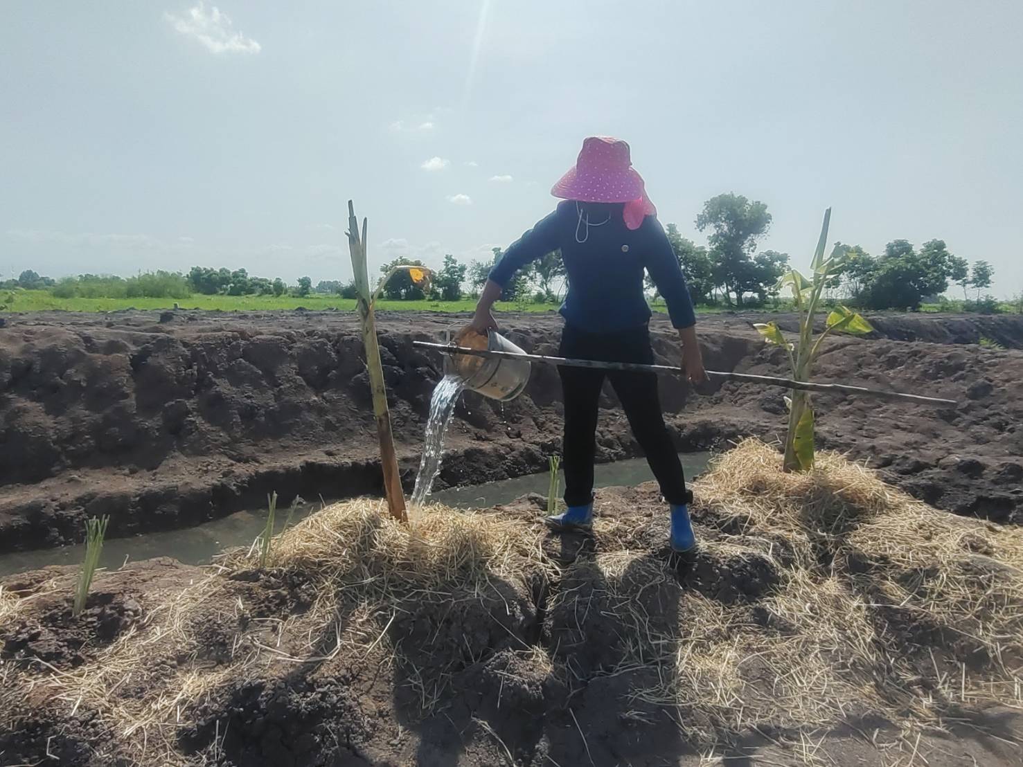 พช.เมืองนครนายก เปิดกิจกรรมเรียนรู้ “เอามื้อสามัคคี…แปลงแรก” ที่บ้านโรงหิน ตำบลท่าทราย