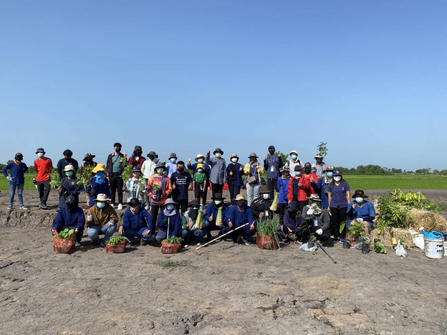 พช.เมืองนครนายก เปิดกิจกรรมเรียนรู้ “เอามื้อสามัคคี…แปลงแรก” ที่บ้านโรงหิน ตำบลท่าทราย