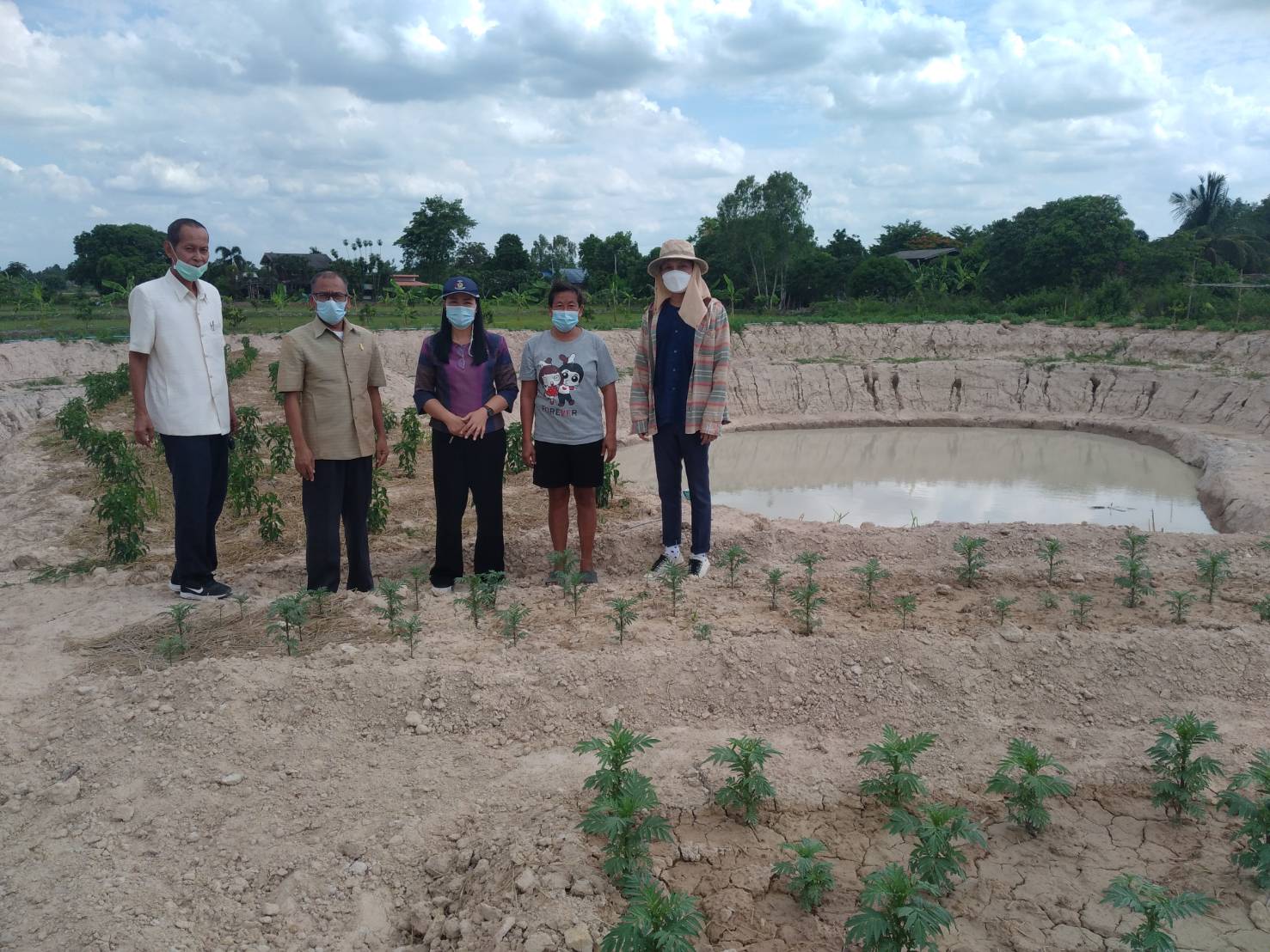 พช.นครนายก จัดทีมลงพื้นที่อำเภอบ้านนา สนับสนุนกิจกรรม โคก หนอง นา โมเดล