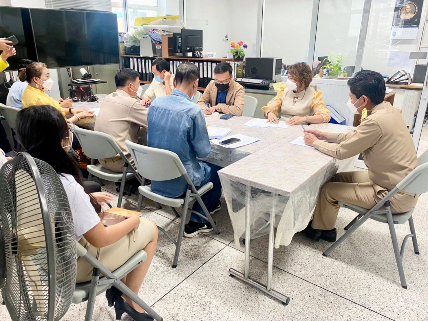 ?พช.นครนายก ประชุมเจ้าหน้าที่เพื่อขับเคลื่อนงานพัฒนาชุมชน ปีงบประมาณ 2565 ไตรมาส 1 มั่นใจ!!มีความพร้อมเต็มที่ในการทำงานเพื่อประชาชน