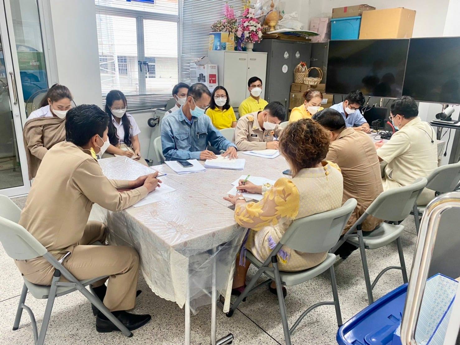 ?พช.นครนายก ประชุมเจ้าหน้าที่เพื่อขับเคลื่อนงานพัฒนาชุมชน ปีงบประมาณ 2565 ไตรมาส 1 มั่นใจ!!มีความพร้อมเต็มที่ในการทำงานเพื่อประชาชน