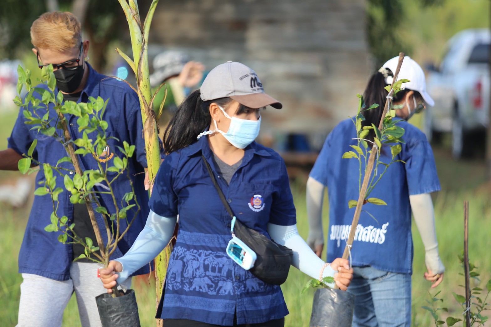 แลกเปลี่ยนเรียนรู้ ครูพาทำ” พช.เมืองนครนายก จัดกิจกรรมเอามื้อสามัคคี “โคก หนอง นา พช.” จ.นครนายก  พร้อมชม! ความสำเร็จของโครงการ  และร่วมกิจกรรมปลูกพืชผักสร้างความมั่นคงทางอาหาร เพื่อพัฒนาคุณภาพชีวิตอย่างยั่งยืน