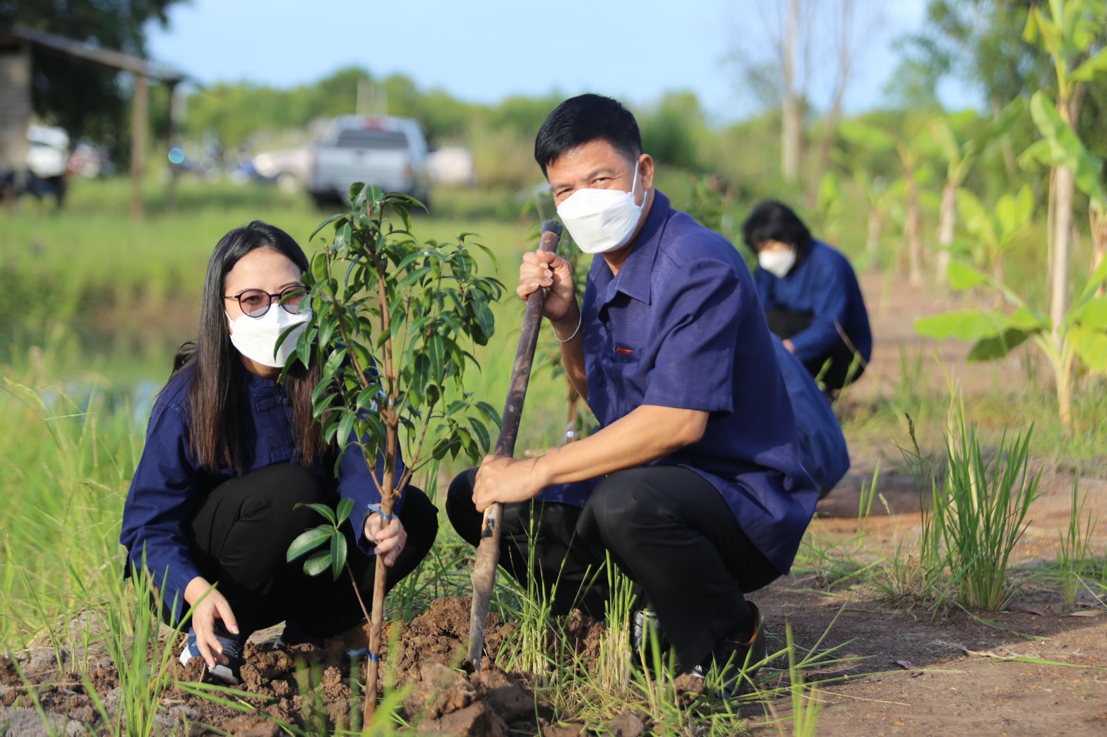 “แลกเปลี่ยนเรียนรู้ ครูพาทำ” พช.เมืองนครนายก จัดกิจกรรมเอามื้อสามัคคี “โคก หนอง นา พช.” จ.นครนายก  พร้อมชม! ความสำเร็จของโครงการ  และร่วมกิจกรรมปลูกพืชผักสร้างความมั่นคงทางอาหาร เพื่อพัฒนาคุณภาพชีวิตอย่างยั่งยืน