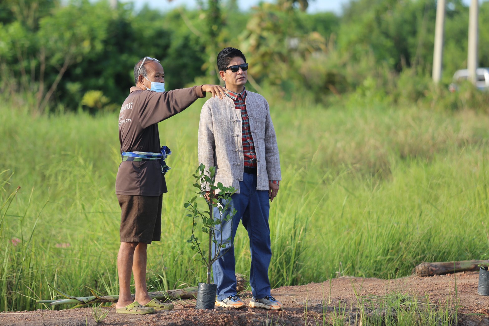 แลกเปลี่ยนเรียนรู้ ครูพาทำ” พช.เมืองนครนายก จัดกิจกรรมเอามื้อสามัคคี “โคก หนอง นา พช.” จ.นครนายก  พร้อมชม! ความสำเร็จของโครงการ  และร่วมกิจกรรมปลูกพืชผักสร้างความมั่นคงทางอาหาร เพื่อพัฒนาคุณภาพชีวิตอย่างยั่งยืน