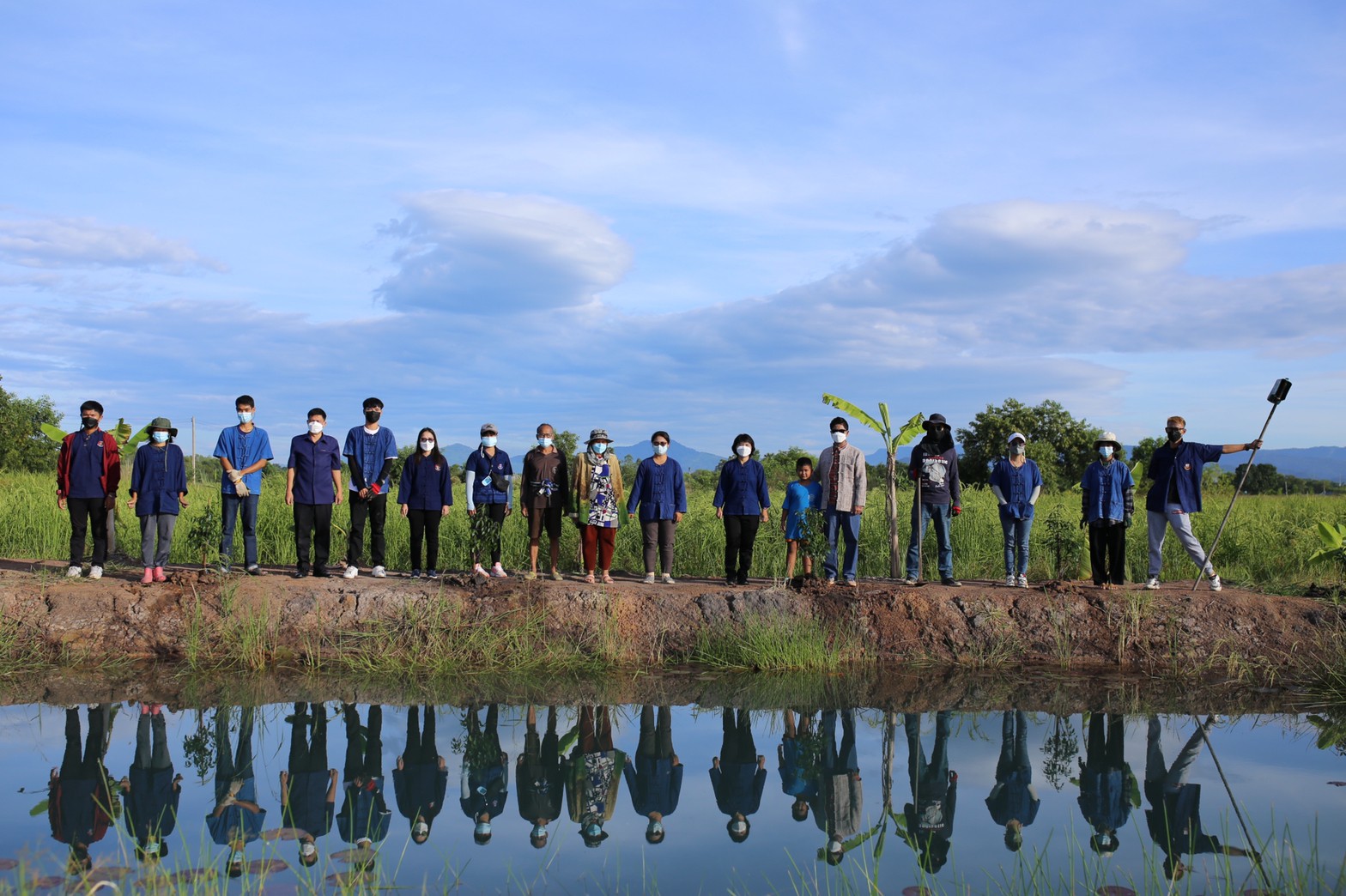 “แลกเปลี่ยนเรียนรู้ ครูพาทำ” พช.เมืองนครนายก จัดกิจกรรมเอามื้อสามัคคี “โคก หนอง นา พช.” จ.นครนายก  พร้อมชม! ความสำเร็จของโครงการ  และร่วมกิจกรรมปลูกพืชผักสร้างความมั่นคงทางอาหาร เพื่อพัฒนาคุณภาพชีวิตอย่างยั่งยืน