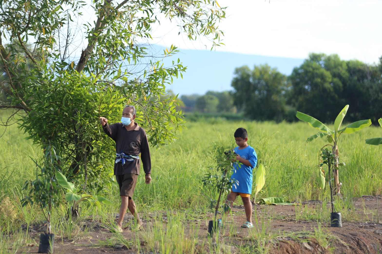 “แลกเปลี่ยนเรียนรู้ ครูพาทำ” พช.เมืองนครนายก จัดกิจกรรมเอามื้อสามัคคี “โคก หนอง นา พช.” จ.นครนายก  พร้อมชม! ความสำเร็จของโครงการ  และร่วมกิจกรรมปลูกพืชผักสร้างความมั่นคงทางอาหาร เพื่อพัฒนาคุณภาพชีวิตอย่างยั่งยืน