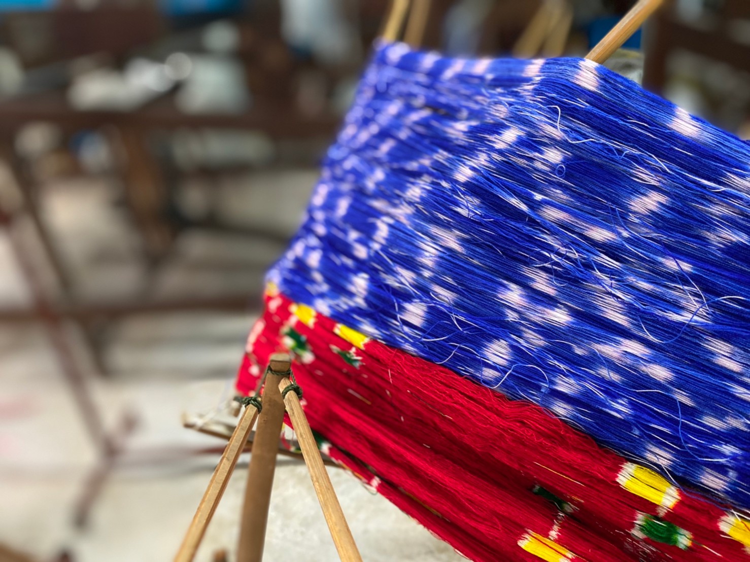 จังหวัดนครนายก โดยสำนักงานพัฒนาชุมชนจังหวัด ติดตามการดำเนินงานกลุ่มสตรีสหกรณ์หัตถกรรมผ้าทอไทยพวนบ้านใหม่ อำเภอปากพลี จังหวัดนครนายก พร้อมทั้งเยี่ยมชมผลิตภัณฑ์เด่น “ผ้ามัดหมี่ลายขอเจ้าฟ้าสิริวัณณวรีฯ”