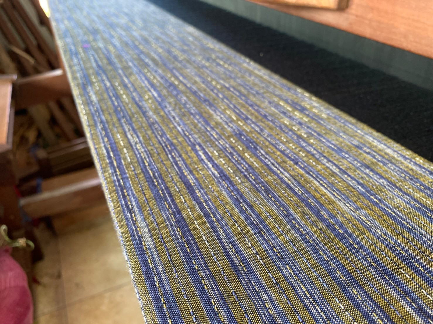 จังหวัดนครนายก โดยสำนักงานพัฒนาชุมชนจังหวัด ติดตามการดำเนินงานกลุ่มสตรีสหกรณ์หัตถกรรมผ้าทอไทยพวนบ้านใหม่ อำเภอปากพลี จังหวัดนครนายก พร้อมทั้งเยี่ยมชมผลิตภัณฑ์เด่น “ผ้ามัดหมี่ลายขอเจ้าฟ้าสิริวัณณวรีฯ”