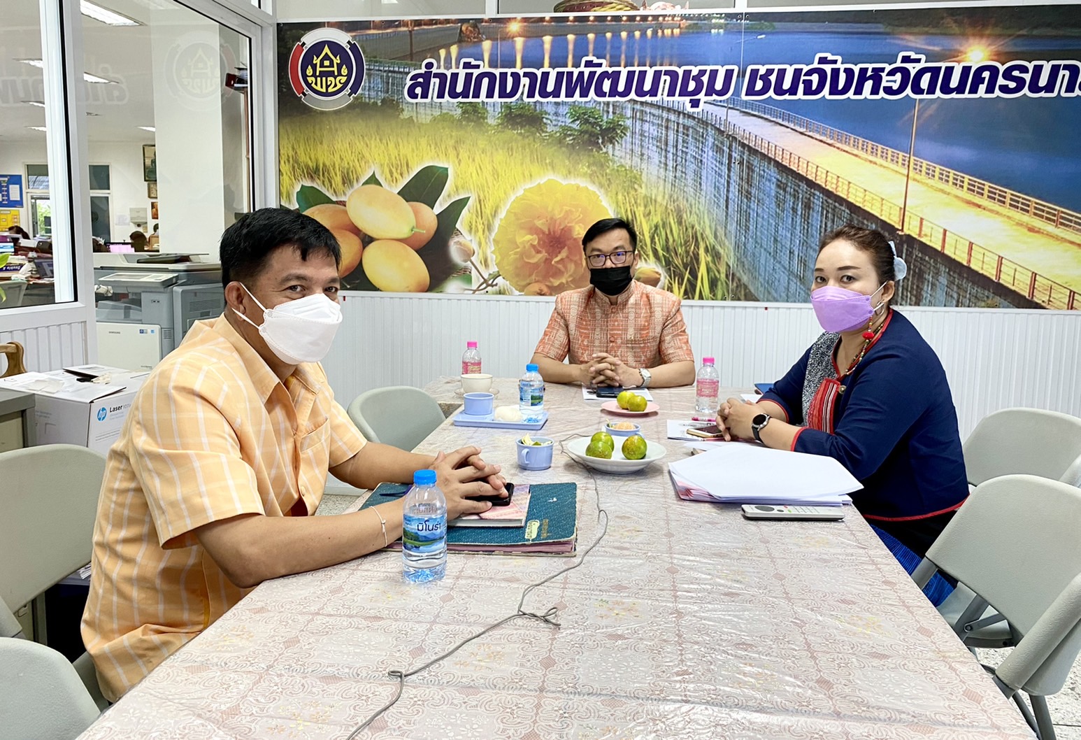 พช.นครนายก ร่วมประชุมการขับเคลื่อนงานเศรษฐกิจฐานรากด้วยกองทุนชุมชน ประจำปีงบประมาณ พ.ศ. 2565 ผ่านระบบการประชุมทางไกล Video Conference โดยมี นายสุรศักดิ์ อักษรกุล รองอธิบดีกรมการพัฒนาชุมชน เป็นประธานในการประชุม