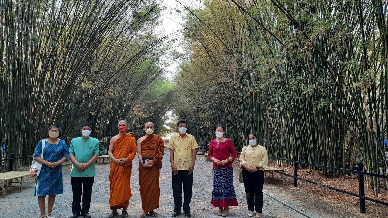 พช.นครนายก สำรวจพื้นที่จัดทำศูนย์เรียนรู้ตามรอยบาทศาสตร์พระราชา ณ วัดจุฬาภรณ์วนาราม ตำบลบ้านพริก อำเภอบ้านนา ?
