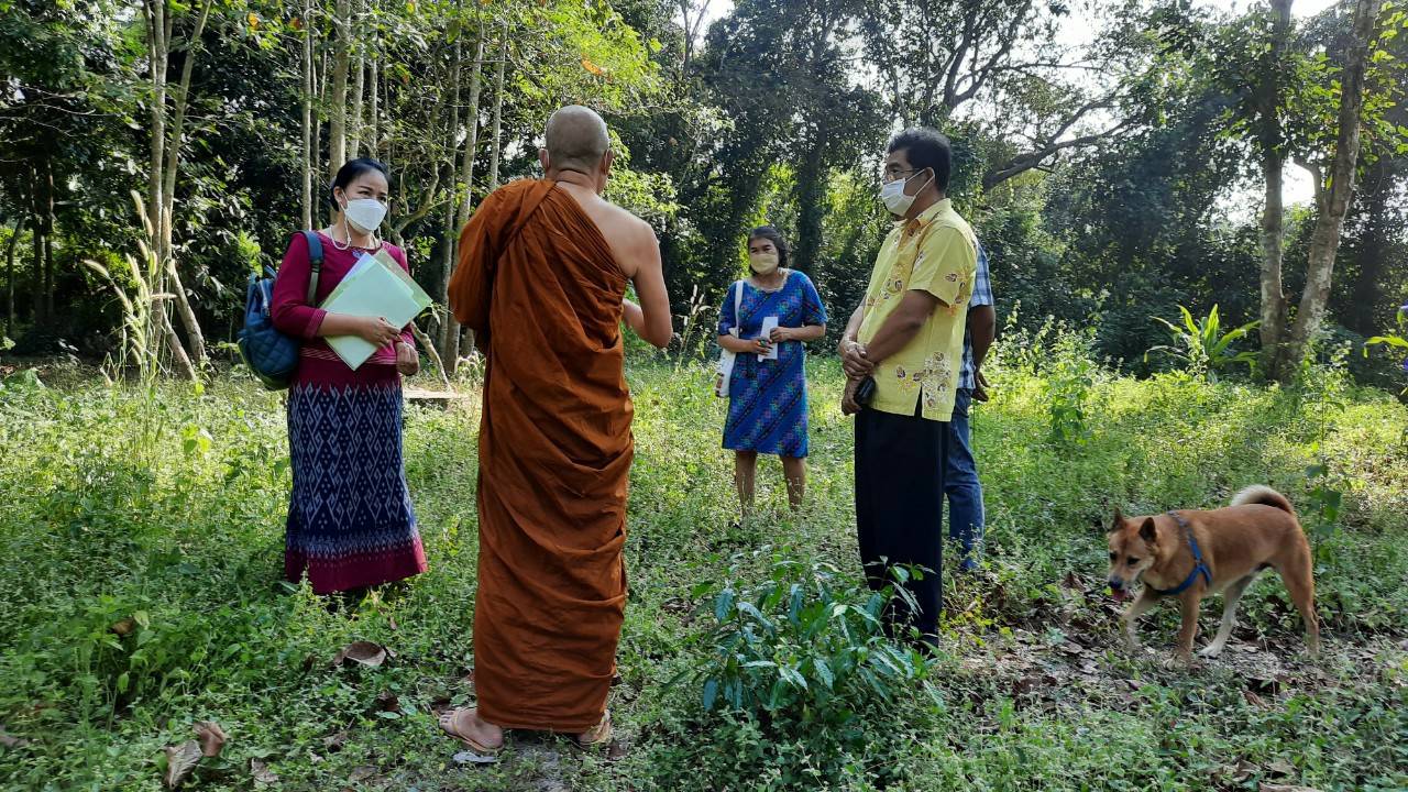 พช.นครนายก สำรวจพื้นที่จัดทำศูนย์เรียนรู้ตามรอยบาทศาสตร์พระราชา ณ วัดจุฬาภรณ์วนาราม ตำบลบ้านพริก อำเภอบ้านนา ?