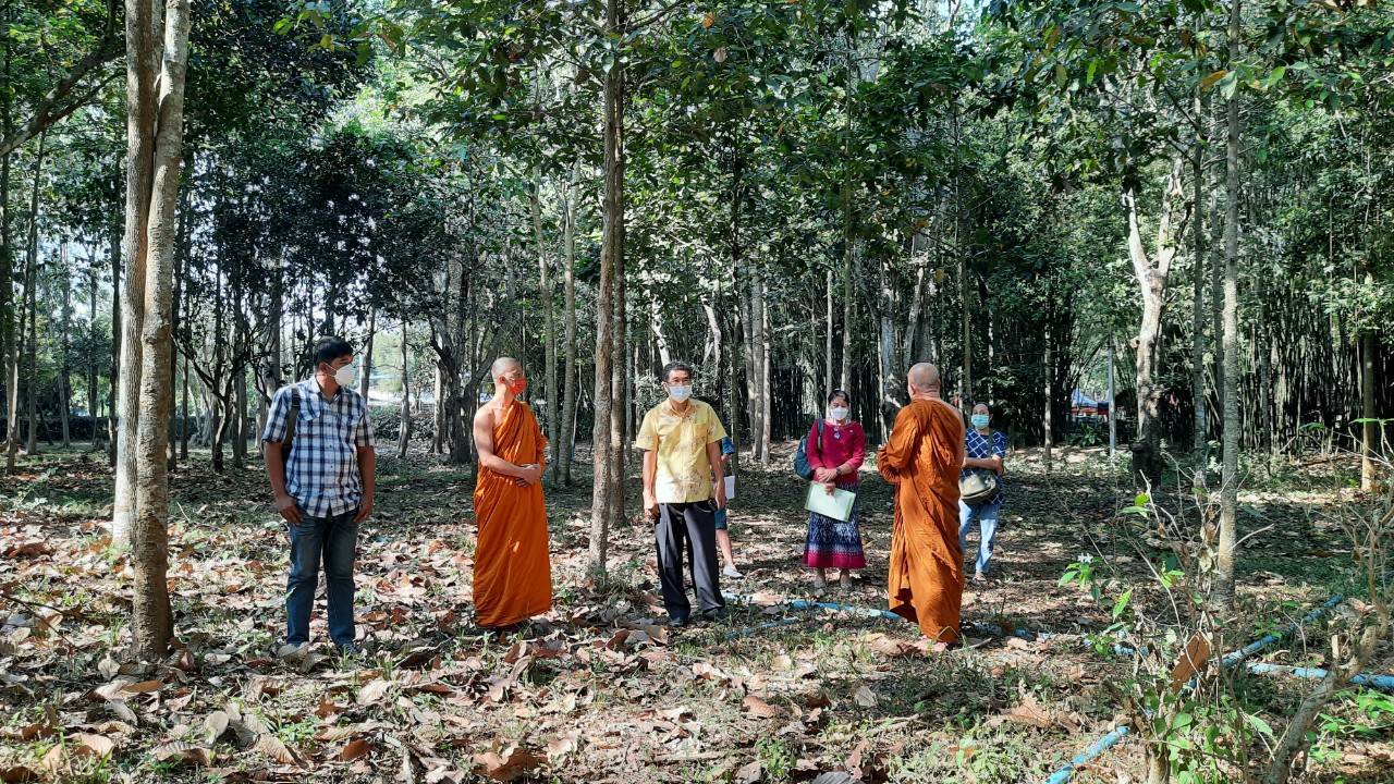 พช.นครนายก สำรวจพื้นที่จัดทำศูนย์เรียนรู้ตามรอยบาทศาสตร์พระราชา ณ วัดจุฬาภรณ์วนาราม ตำบลบ้านพริก อำเภอบ้านนา ?