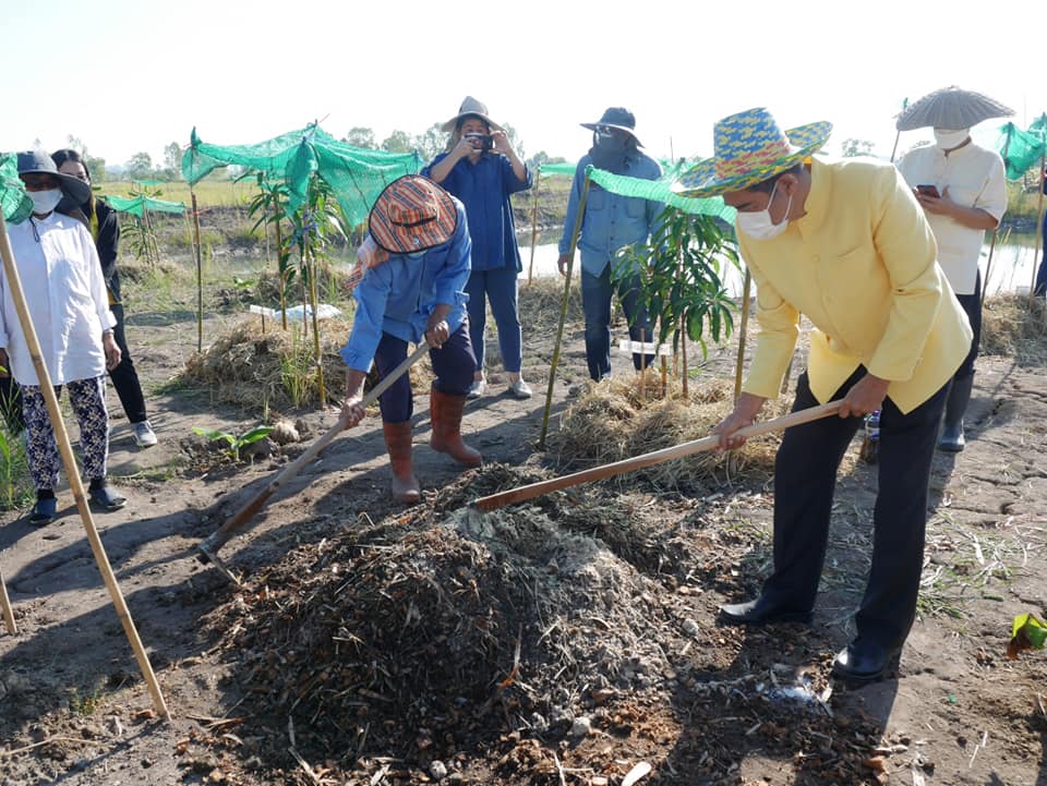 พช.นครนายก ร่วมกิจกรรม “เอามื้อสามัคคี” วันดินโลก (World Soil Day) ปี 2564 จังหวัดนครนายก