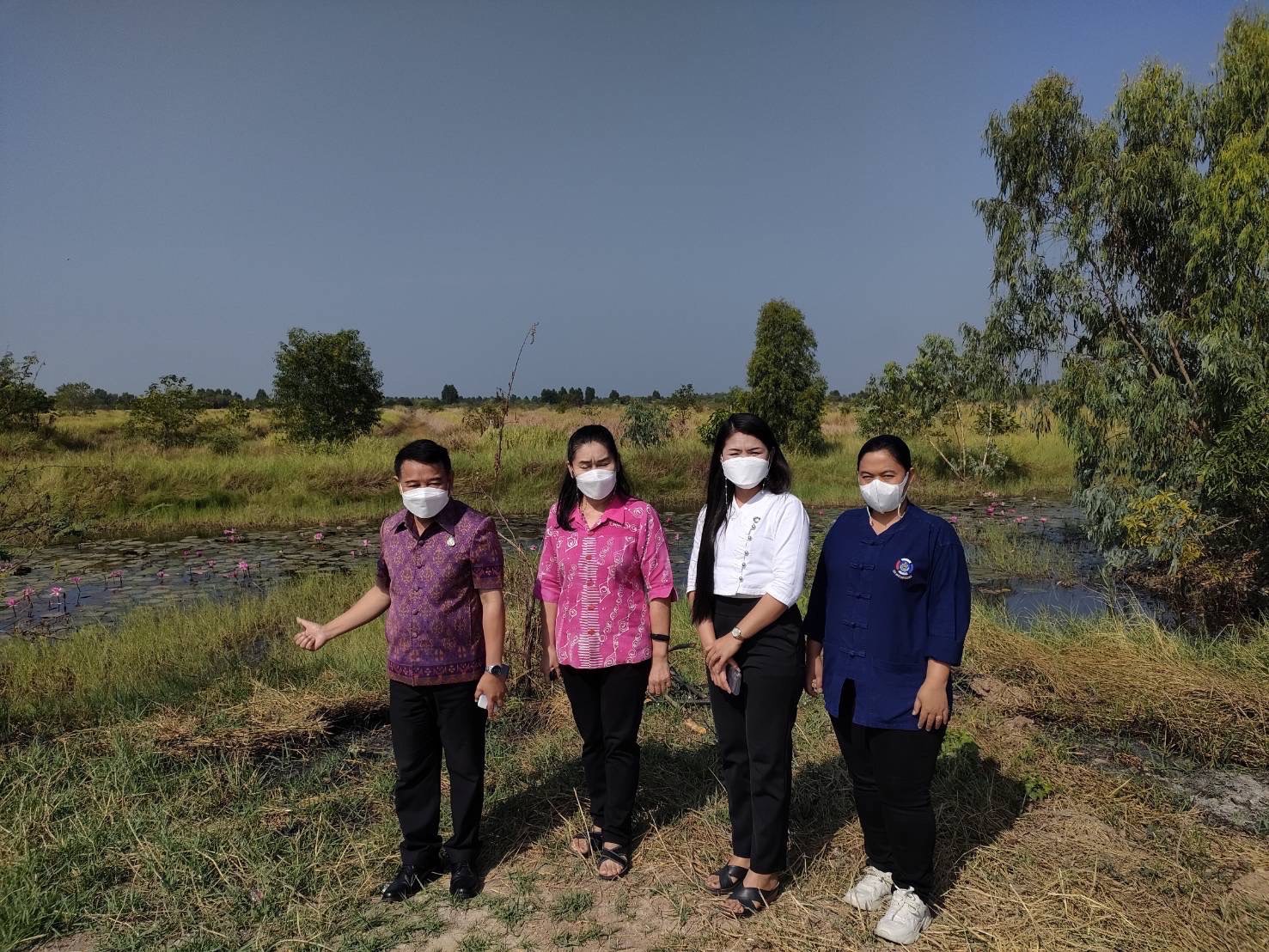 นายจำเริญ แหวนเพ็ชร ผู้ตรวจราชการกรมการพัฒนาชุมชน ลงพื้นที่ทุ่งบางกะชา