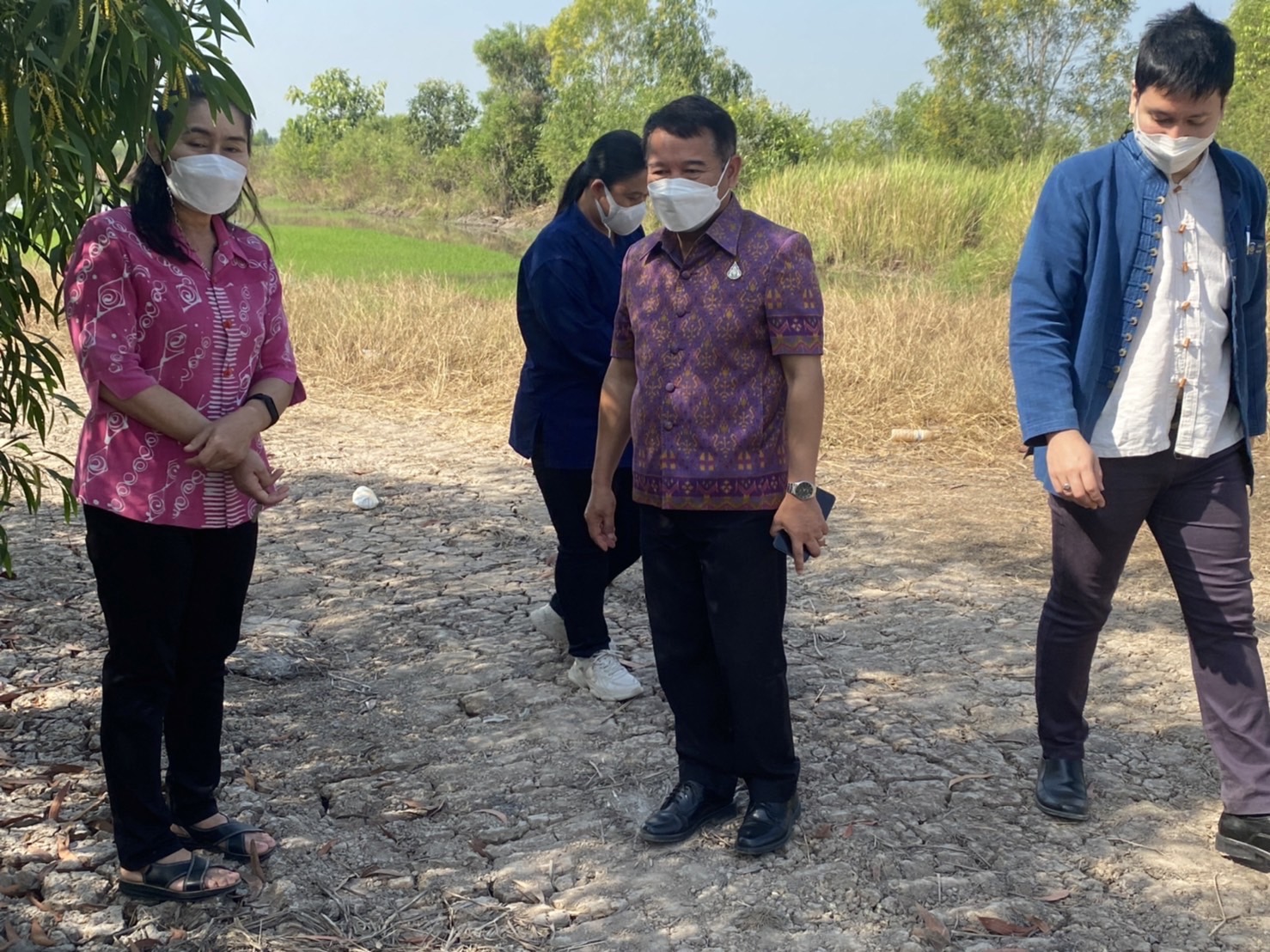 นายจำเริญ แหวนเพ็ชร ผู้ตรวจราชการกรมการพัฒนาชุมชน ลงพื้นที่ทุ่งบางกะชา