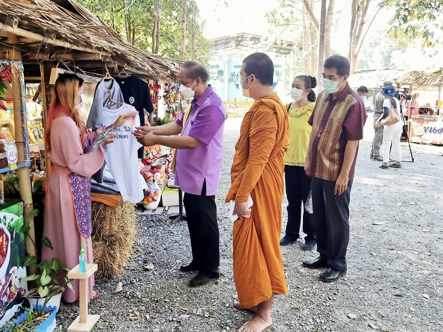 ??พช.นครนายก ร่วมงานประชาสัมพันธ์เชิญชวนประชาชนและนักท่องเที่ยวเข้ามาเยี่ยมชม ตลาดน้ำดงละคร