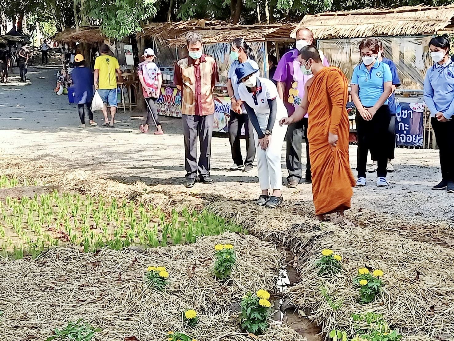 ??พช.นครนายก ร่วมงานประชาสัมพันธ์เชิญชวนประชาชนและนักท่องเที่ยวเข้ามาเยี่ยมชม ตลาดน้ำดงละคร