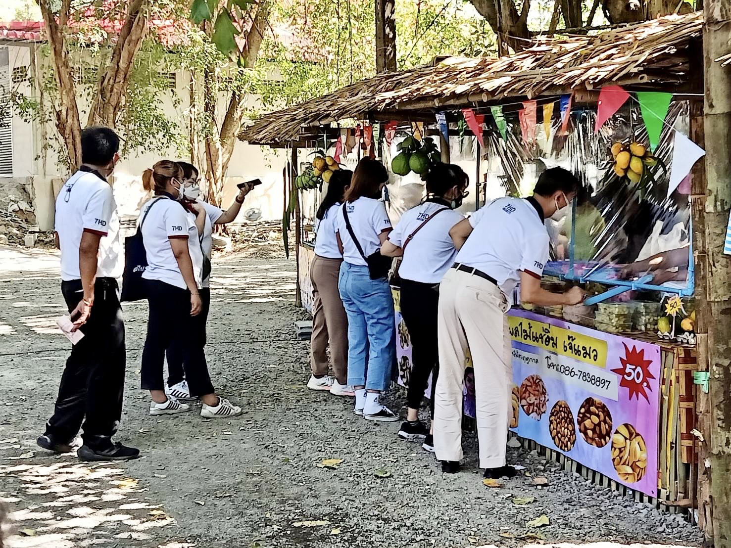 ??พช.นครนายก ร่วมงานประชาสัมพันธ์เชิญชวนประชาชนและนักท่องเที่ยวเข้ามาเยี่ยมชม ตลาดน้ำดงละคร