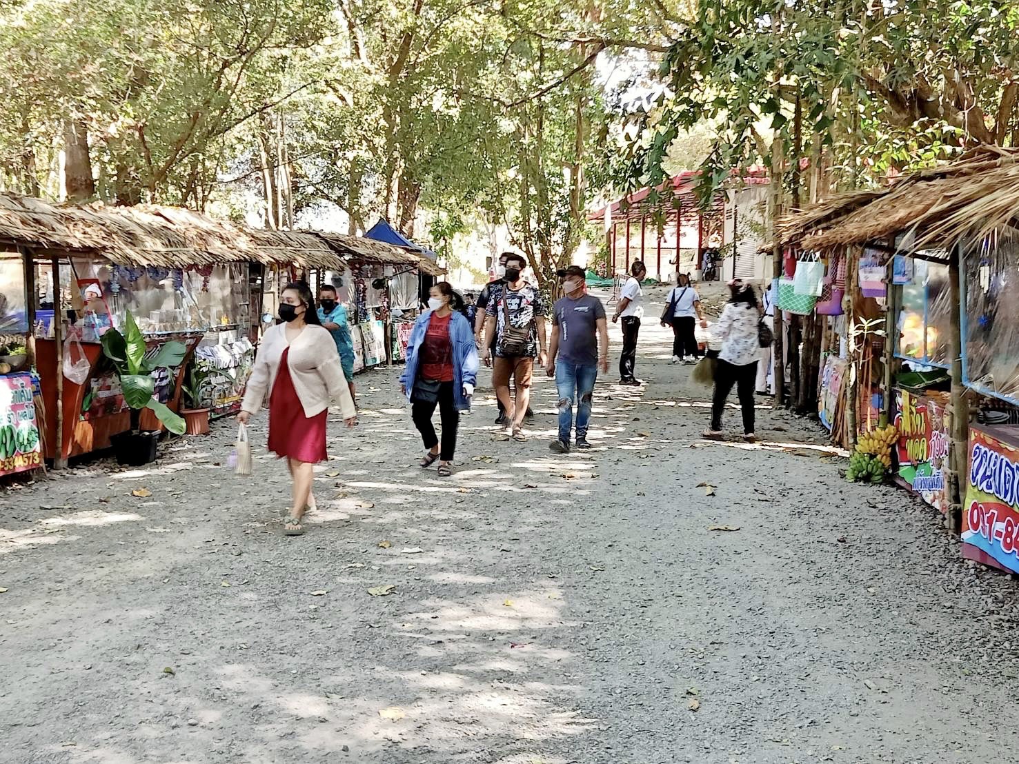 ??พช.นครนายก ร่วมงานประชาสัมพันธ์เชิญชวนประชาชนและนักท่องเที่ยวเข้ามาเยี่ยมชม ตลาดน้ำดงละคร