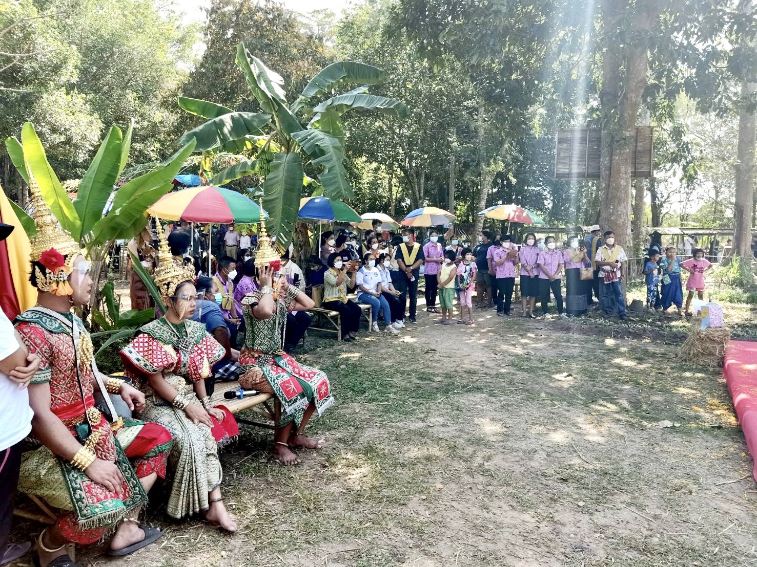 ??พช.นครนายก ร่วมงานประชาสัมพันธ์เชิญชวนประชาชนและนักท่องเที่ยวเข้ามาเยี่ยมชม ตลาดน้ำดงละคร