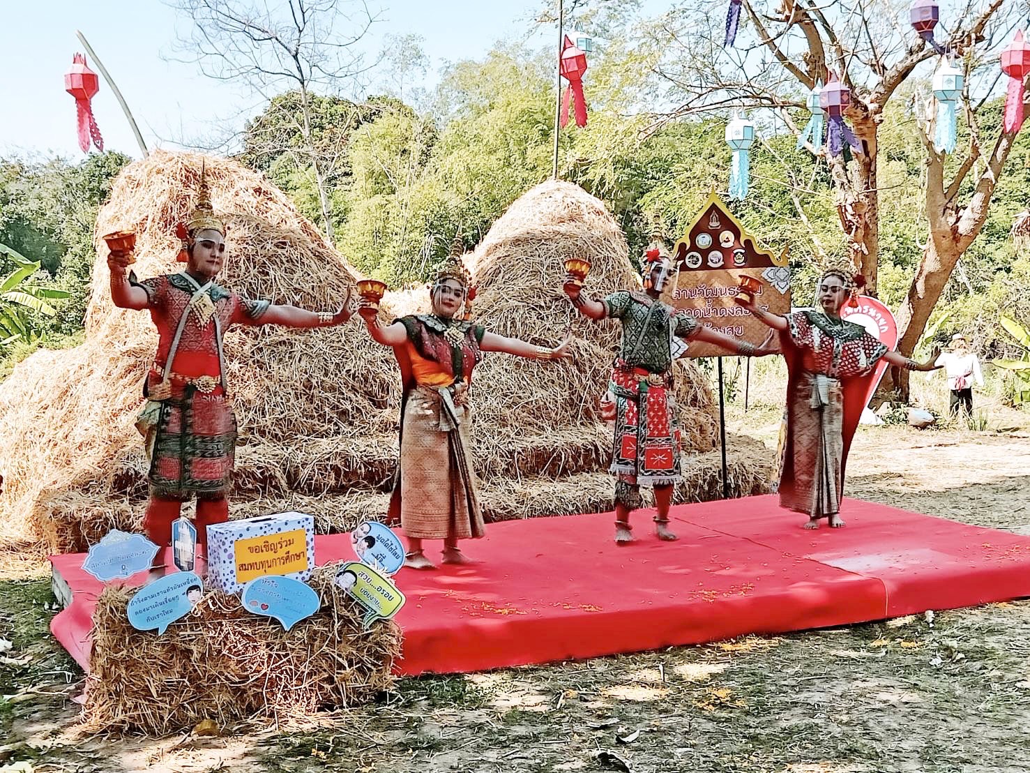 ??พช.นครนายก ร่วมงานประชาสัมพันธ์เชิญชวนประชาชนและนักท่องเที่ยวเข้ามาเยี่ยมชม ตลาดน้ำดงละคร