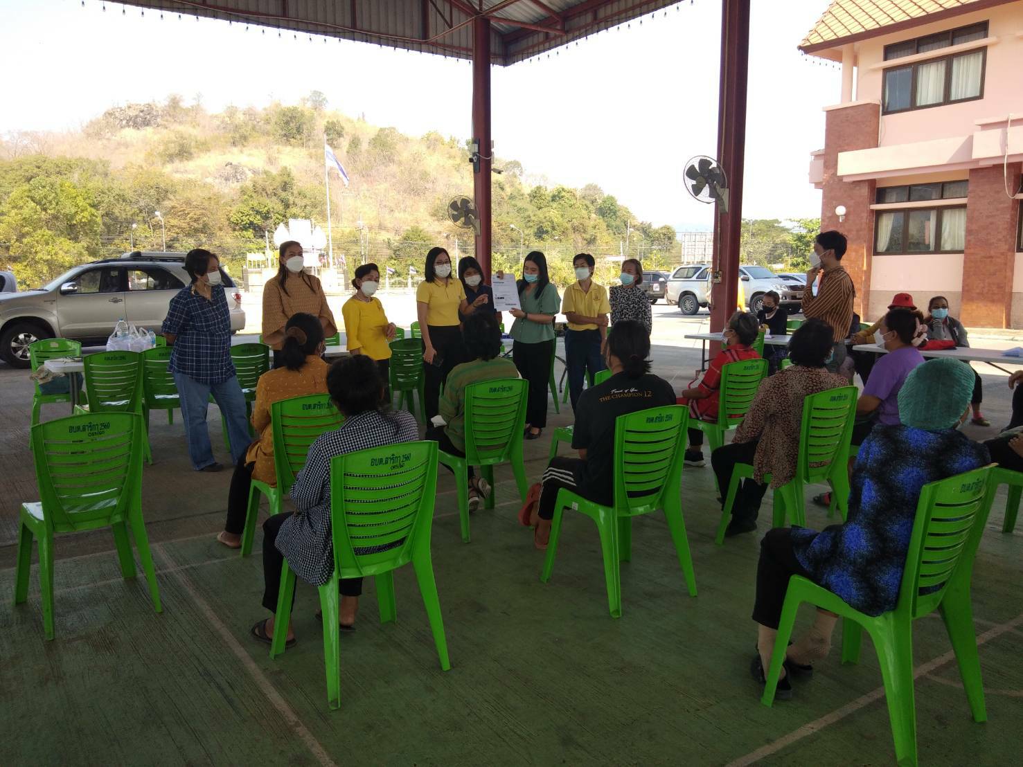 ?พช.นครนายก ติดตามการชำระหนี้?กองทุนพัฒนาบทบาทสตรี นำร่องตำบลสาริกา?‍♀️