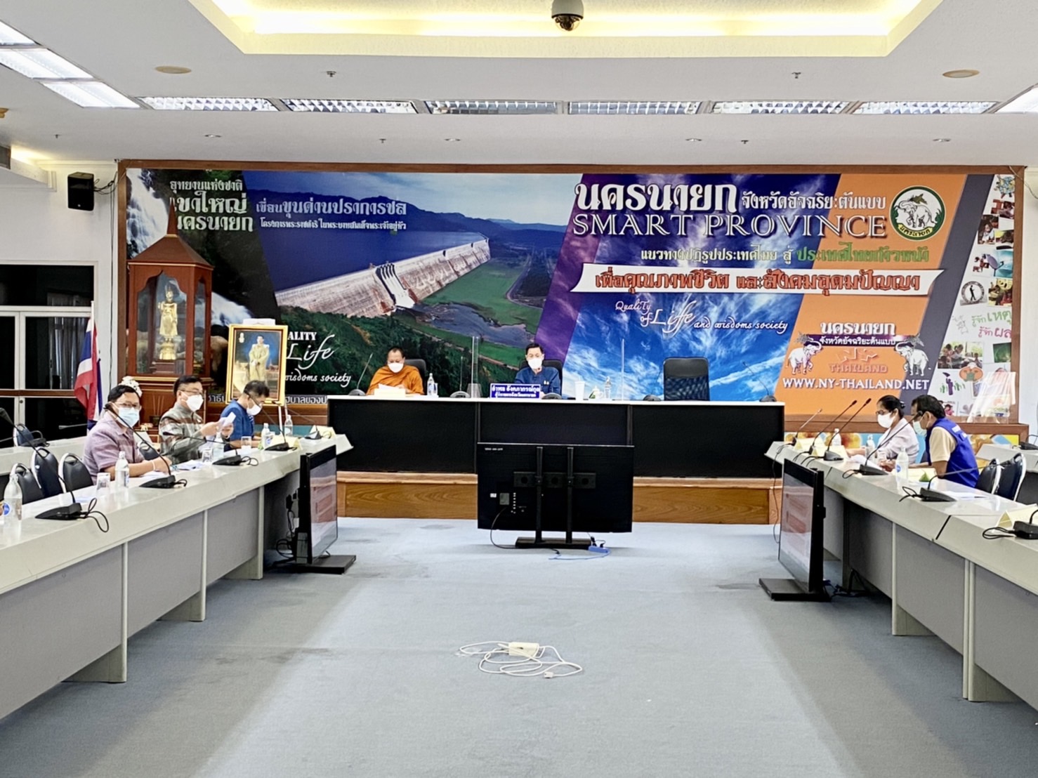 ??พช.นครนายก เร่งดำเนินการจัดประชุมคณะกรรมการบริหารศูนย์อำนวยการขจัดความยากจนและพัฒนาคนทุกช่วงวัยอย่างยั่งยืน ตามหลักปรัชญาของเศรษฐกิจพอเพียงจังหวัด (คจพ.จ.) เพื่อให้ความเห็นชอบข้อมูลบุคคล/ครัวเรือนยากจนเป้าหมาย TPMAP ครั้งที่ 1/2565