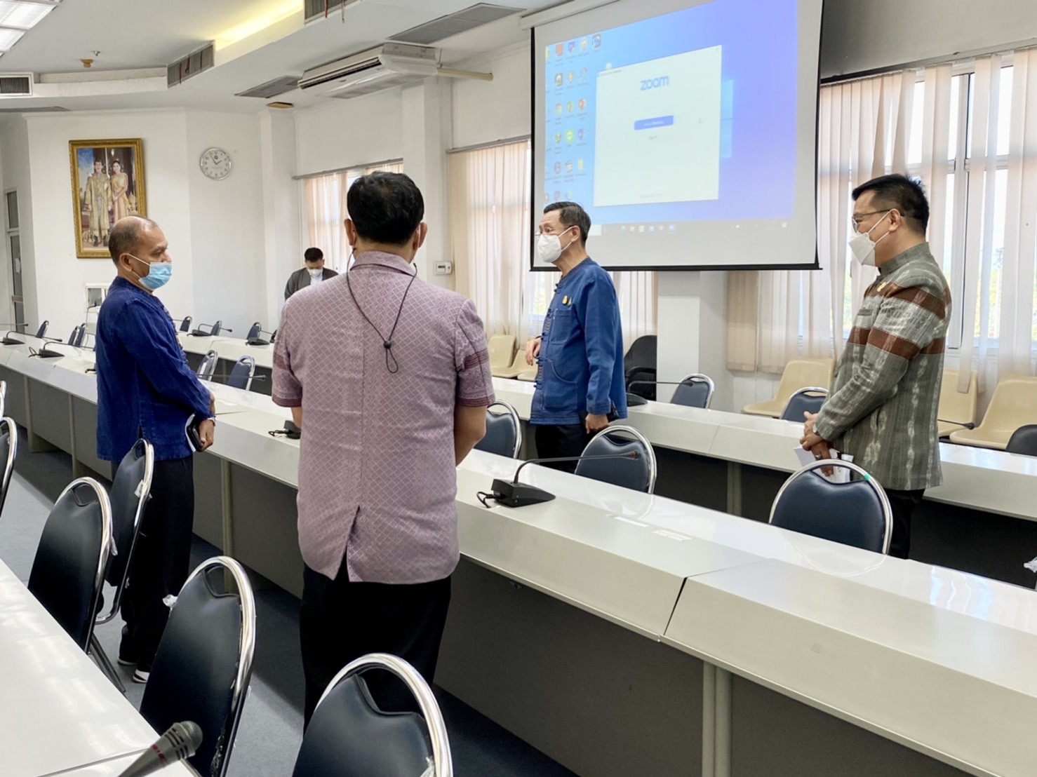 ??พช.นครนายก เร่งดำเนินการจัดประชุมคณะกรรมการบริหารศูนย์อำนวยการขจัดความยากจนและพัฒนาคนทุกช่วงวัยอย่างยั่งยืน ตามหลักปรัชญาของเศรษฐกิจพอเพียงจังหวัด (คจพ.จ.) เพื่อให้ความเห็นชอบข้อมูลบุคคล/ครัวเรือนยากจนเป้าหมาย TPMAP ครั้งที่ 1/2565